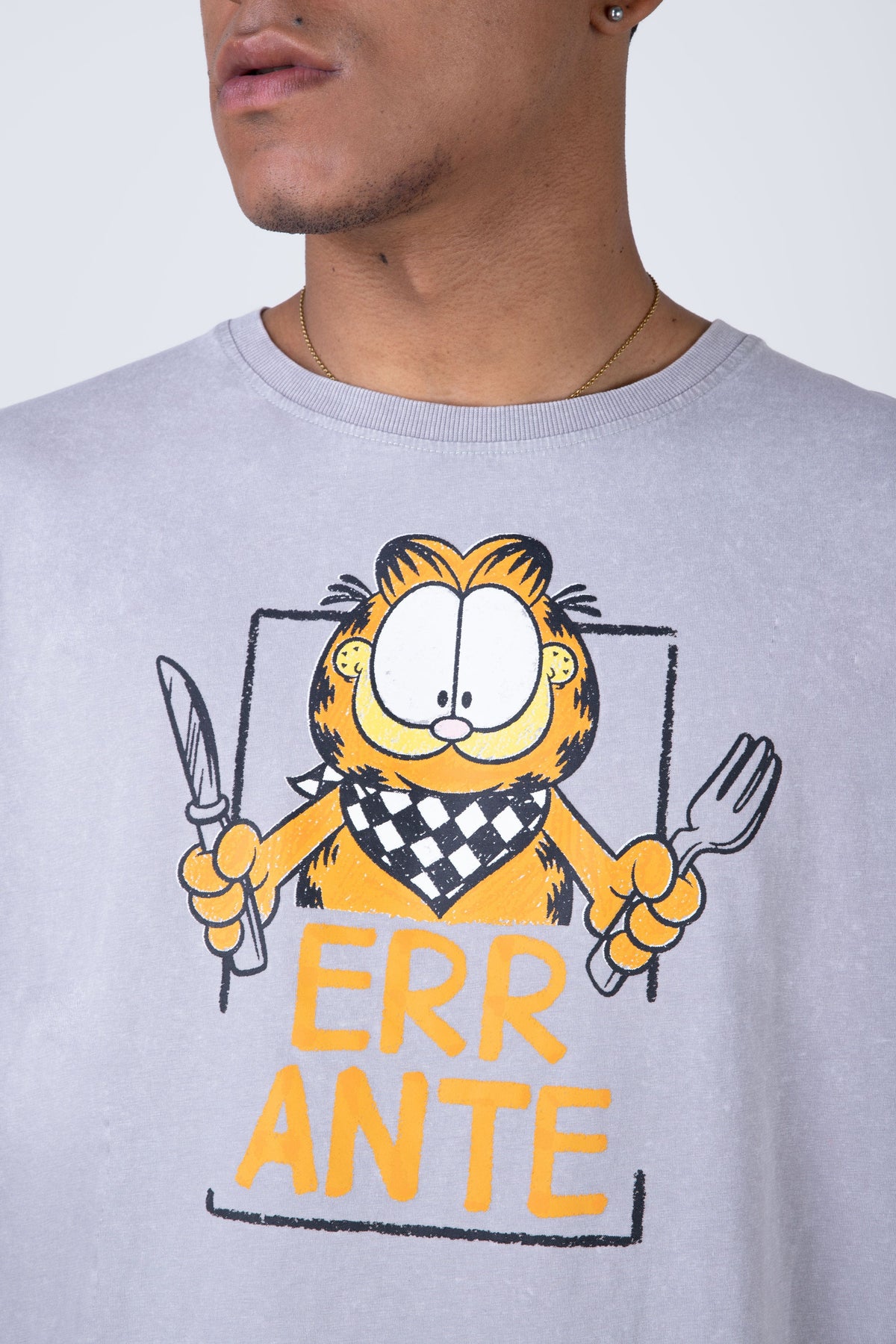 Polera Manga Corta Garfield Cutlery Gris ERRANTE