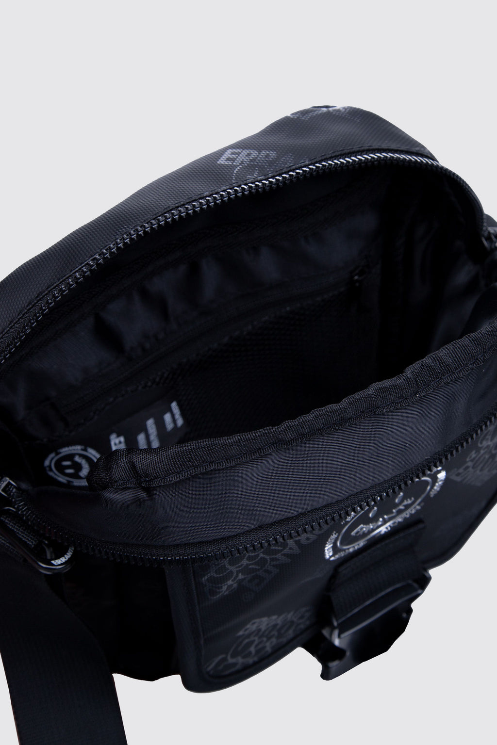 Bolso Shoulder Bag Graffiti Negro ERRANTE 
