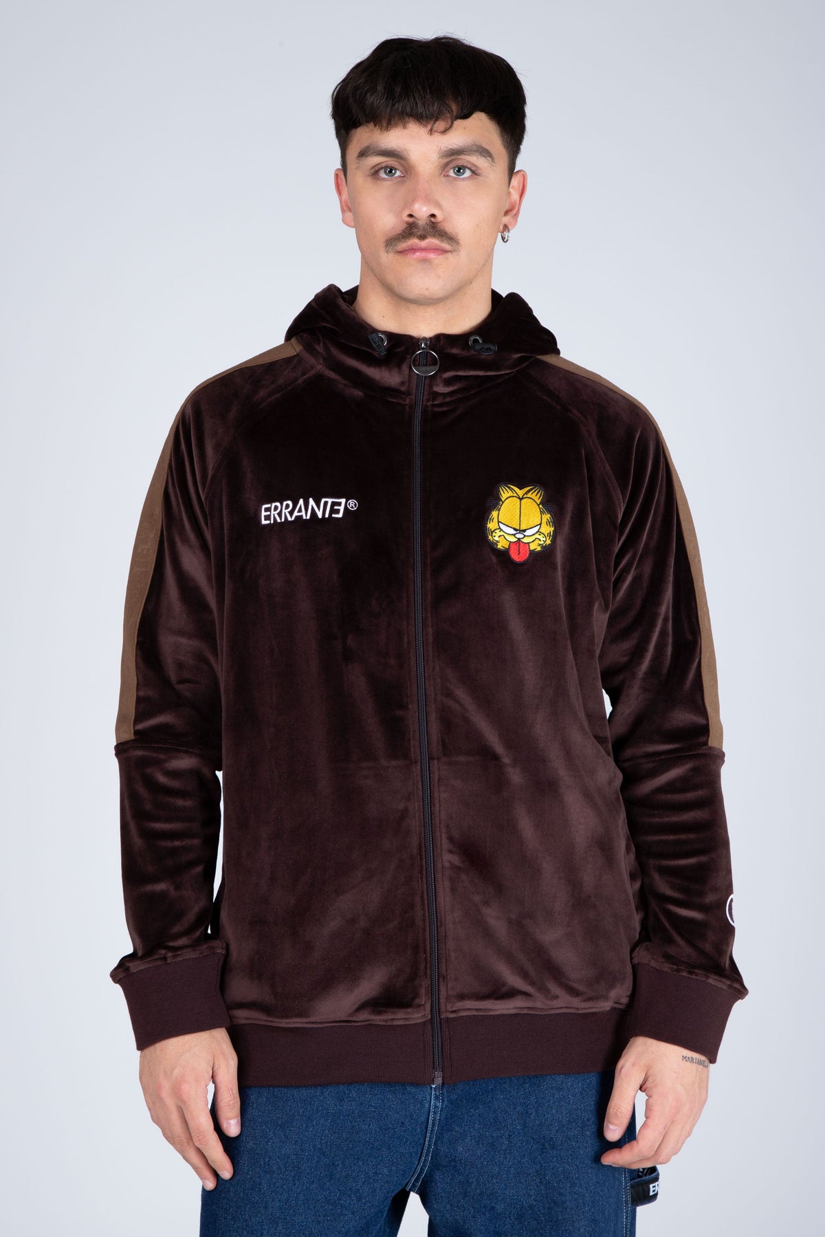 Poleron Zip Garfield Sticking Out Café ERRANTE