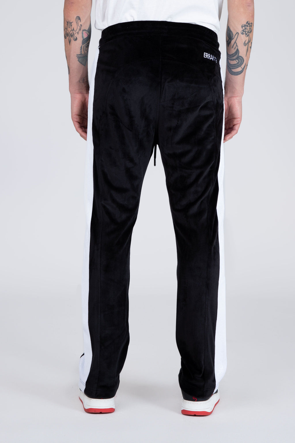 Pantalon Garfield Sticking Out Negro ERRANTE