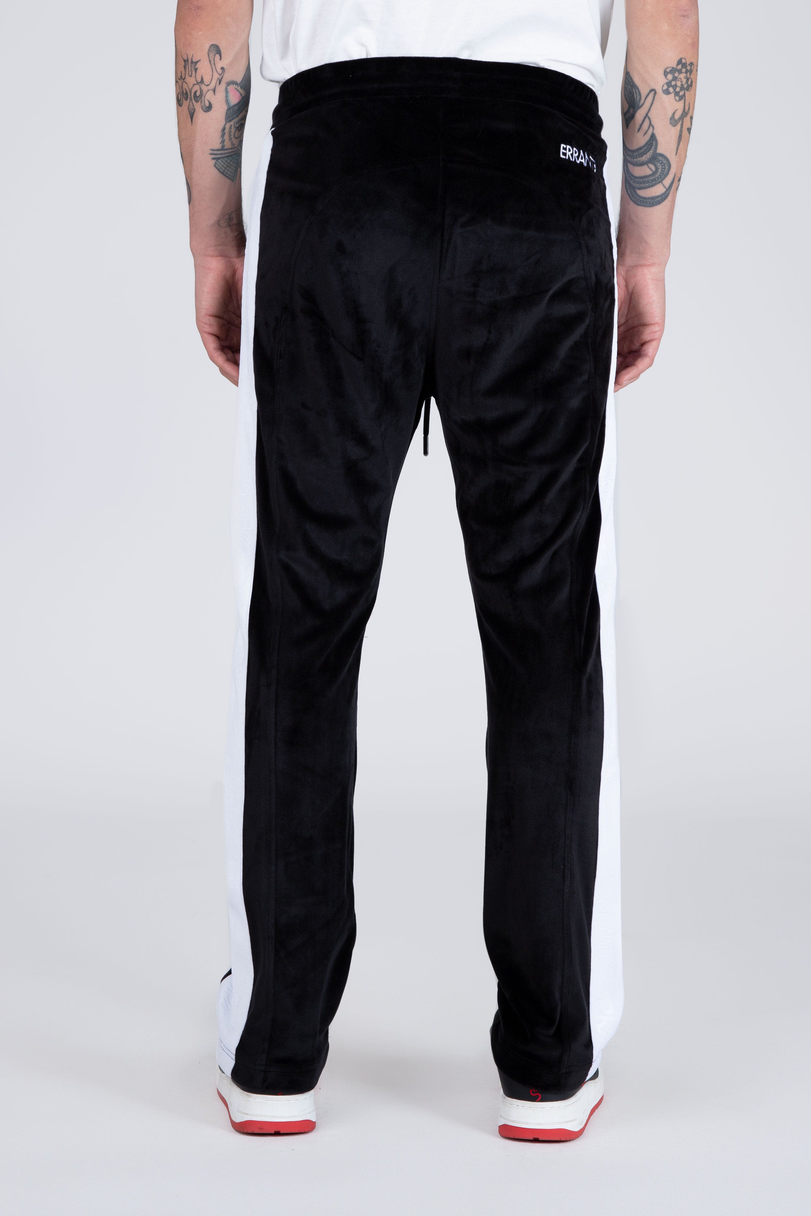 Pantalon Garfield Sticking Out Negro ERRANTE