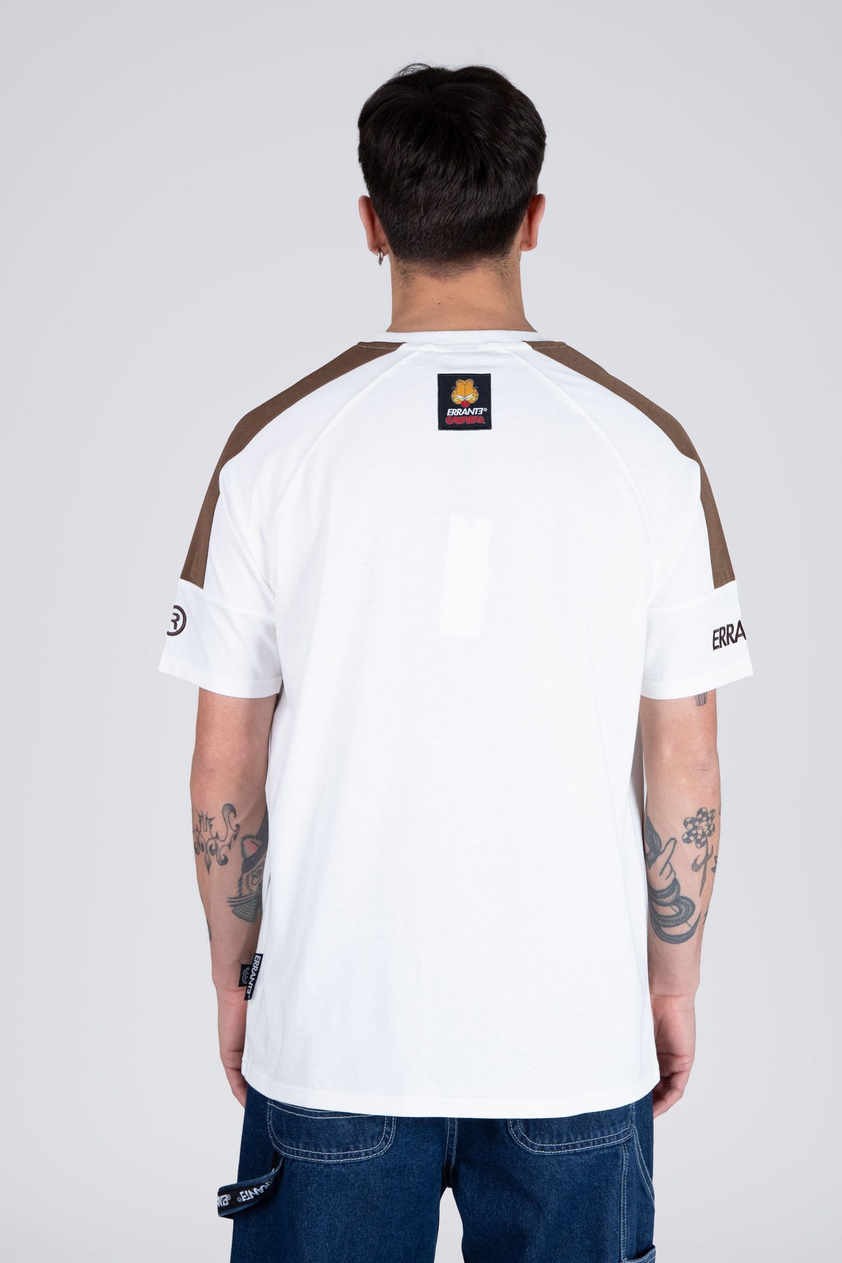 Polera Manga Corta Garfield Sticking Out Blanco ERRANTE