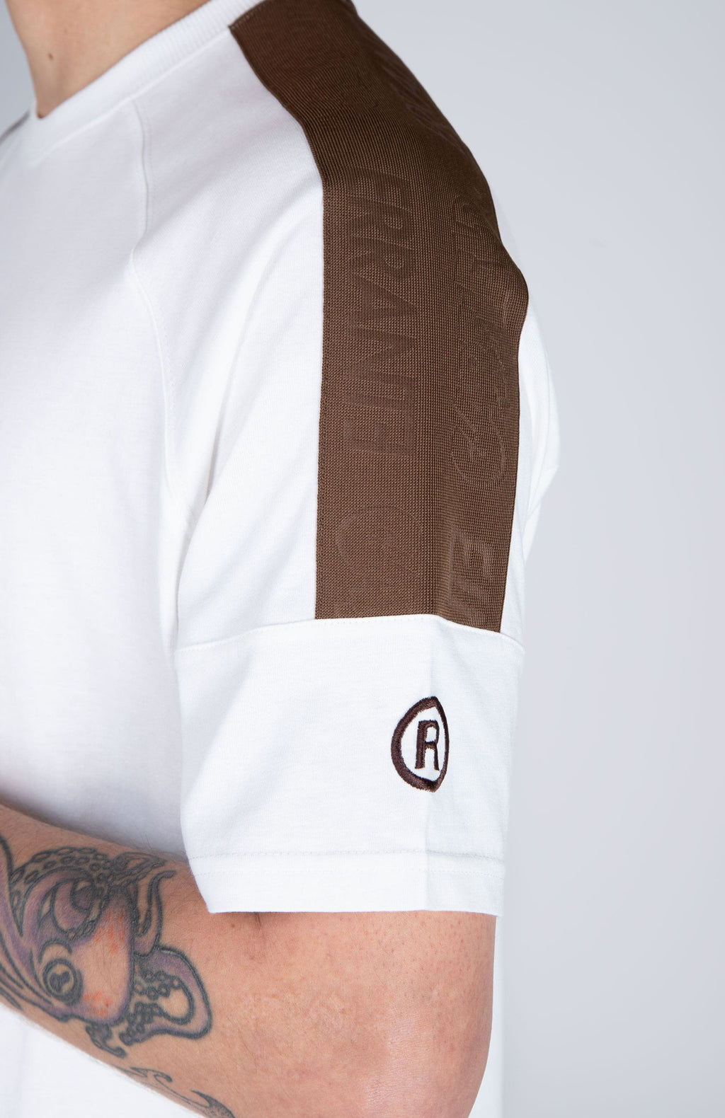Polera Manga Corta Garfield Sticking Out Blanco ERRANTE