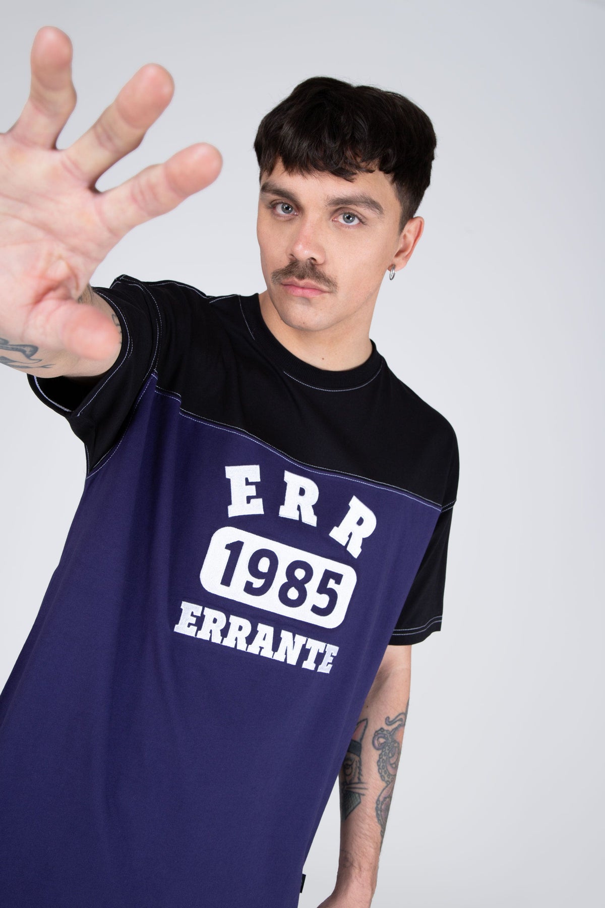 Polera M/C Nomad Morado/Negro ERRANTE