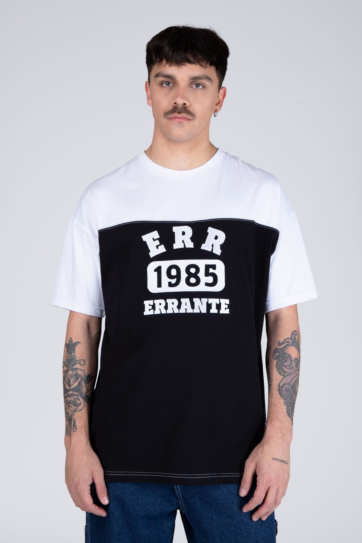 Polera M/C Nomad Negro/Blanco ERRANTE