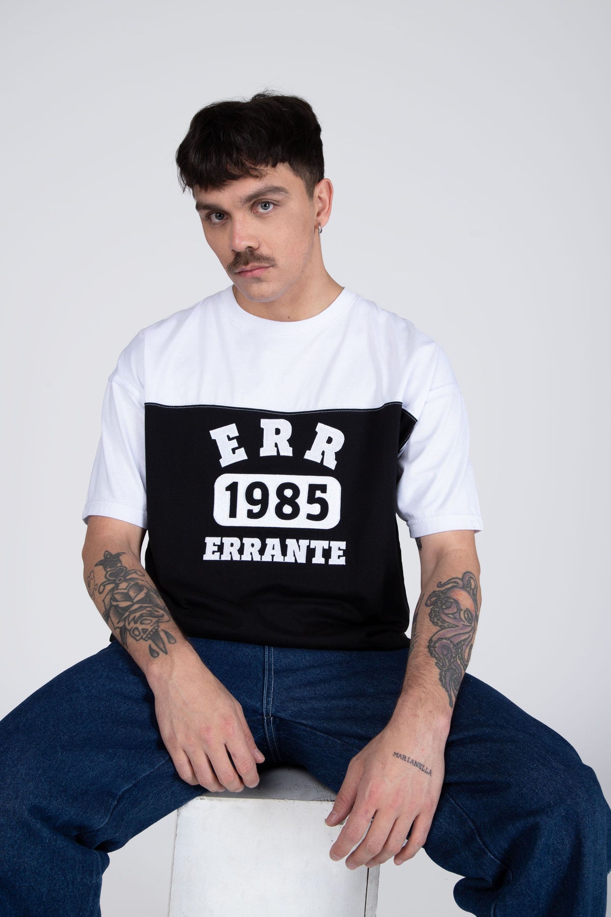 Polera M/C Nomad Negro/Blanco ERRANTE
