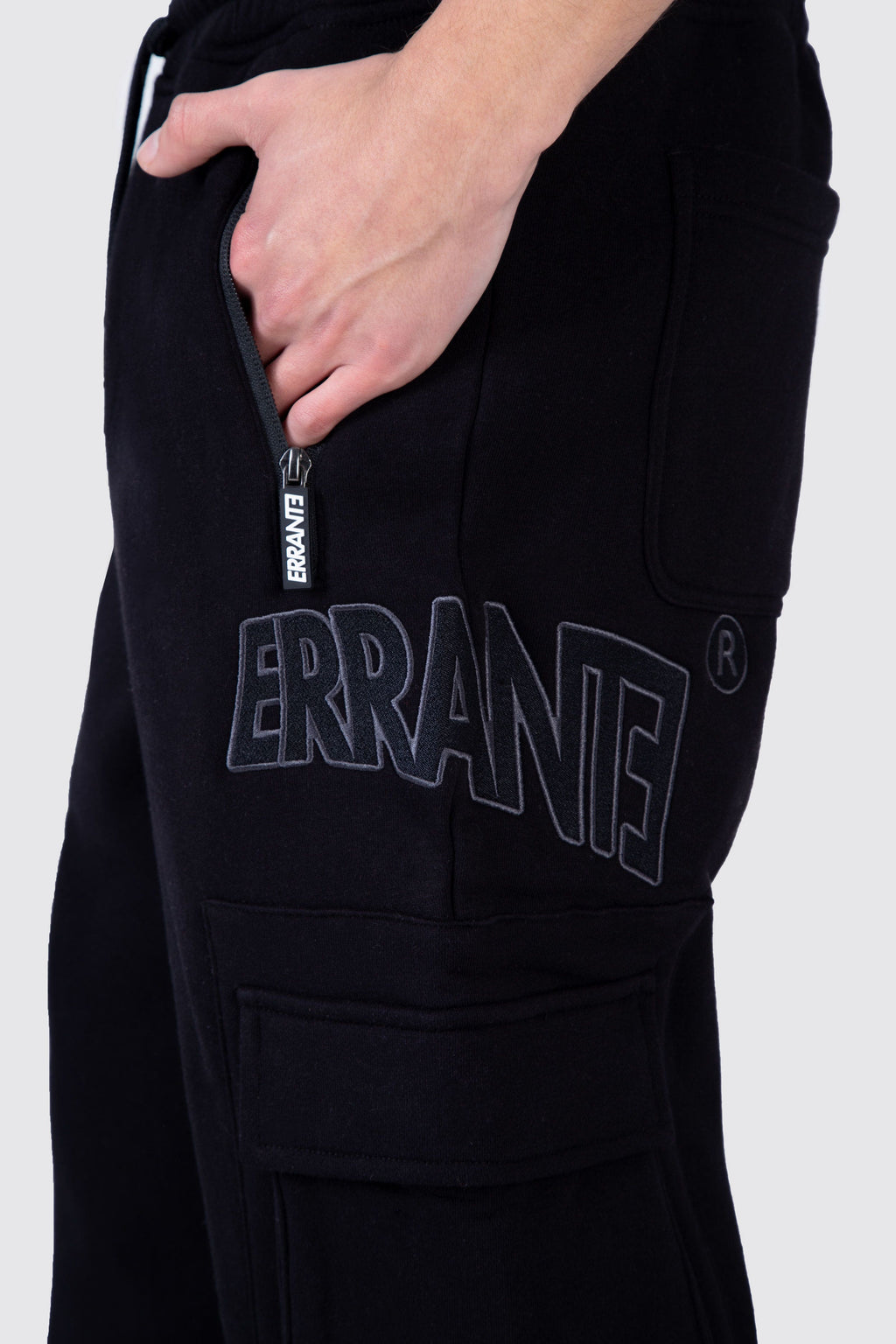 Jogger Cargo Box Groovy Negro ERRANTE 