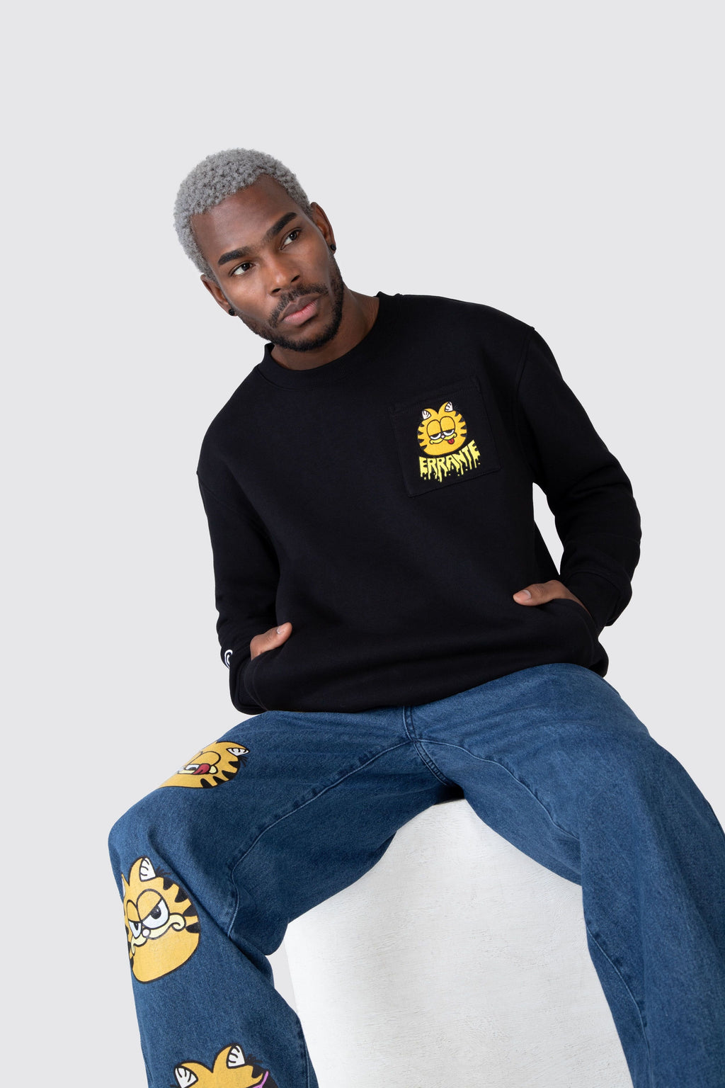 Poleron Crew Neck Garfield Wandering Whisker Negro ERRANTE 