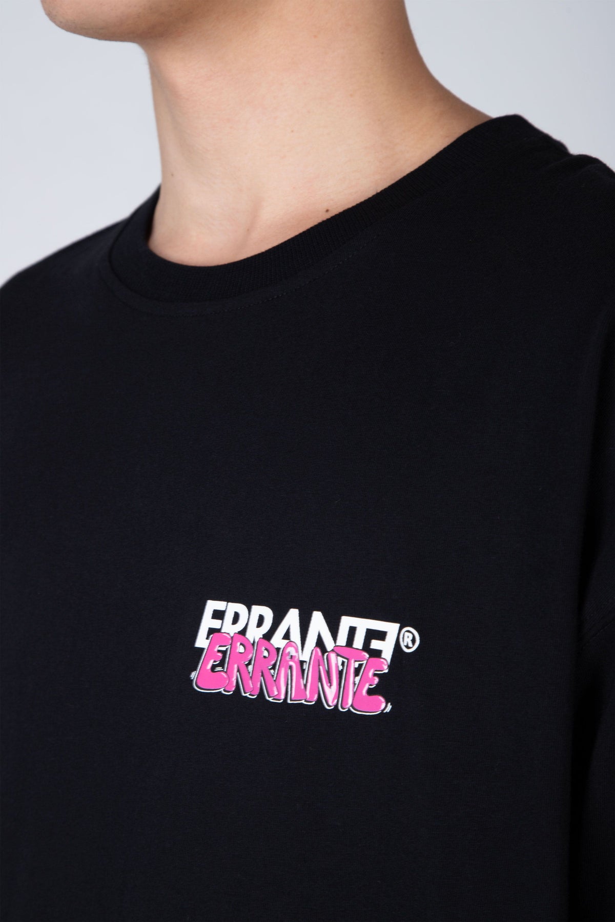 Polera Manga Corta Steely Negro ERRANTE