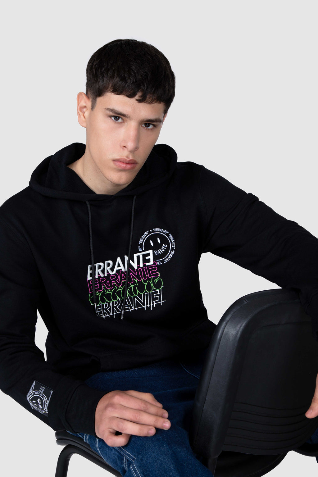 Poleron Hood Off Status Negro ERRANTE