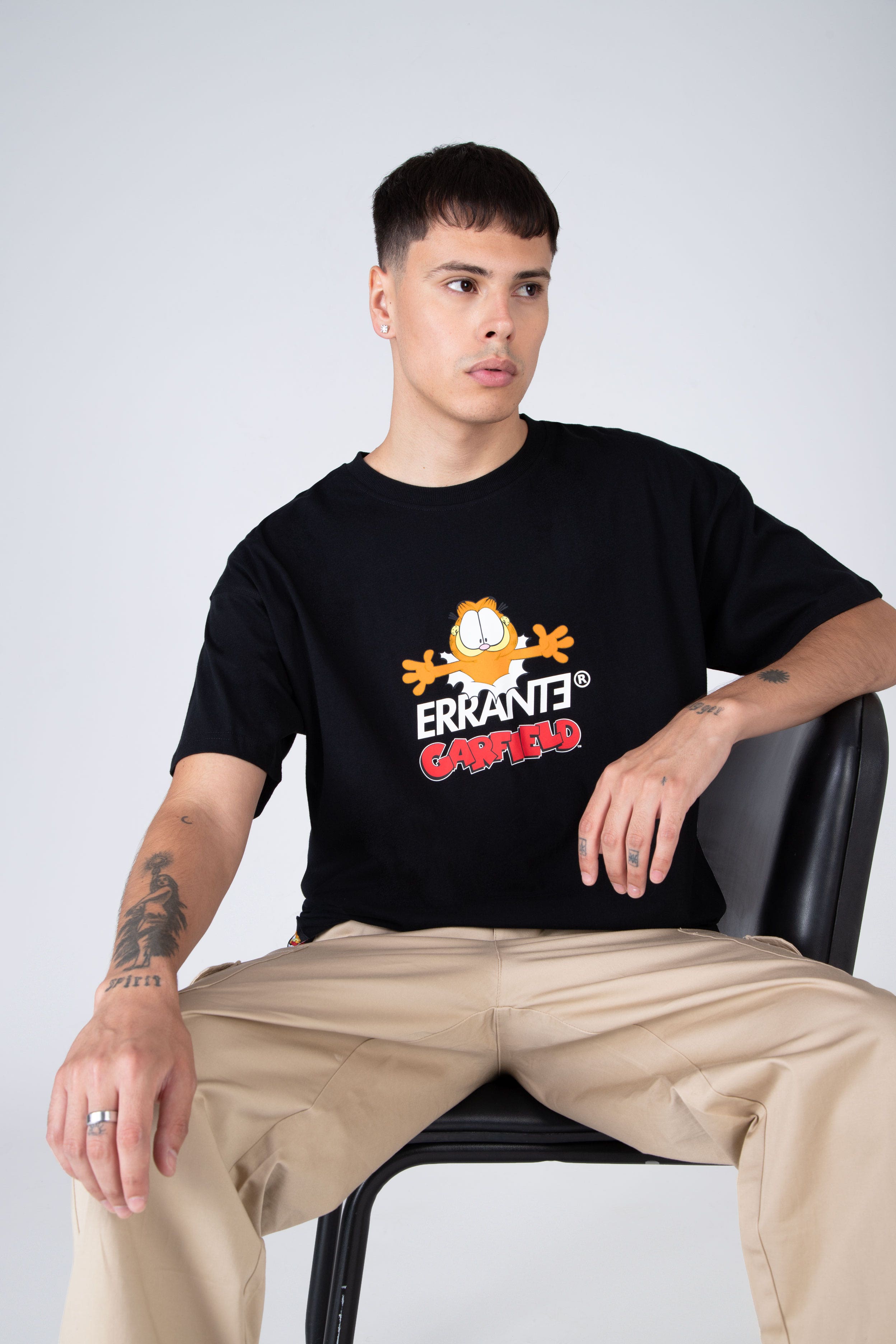 Polera M/C Garfield All Messy Negro ERRANTE