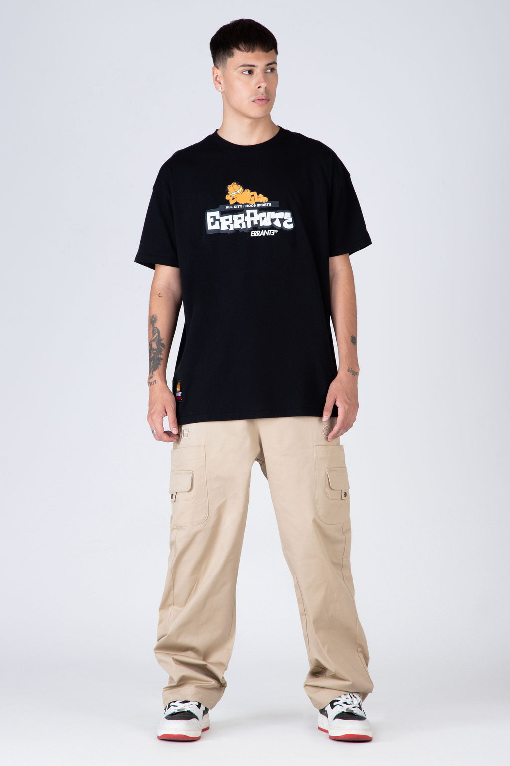 Polera M/C Garfield Cat World Negro ERRANTE