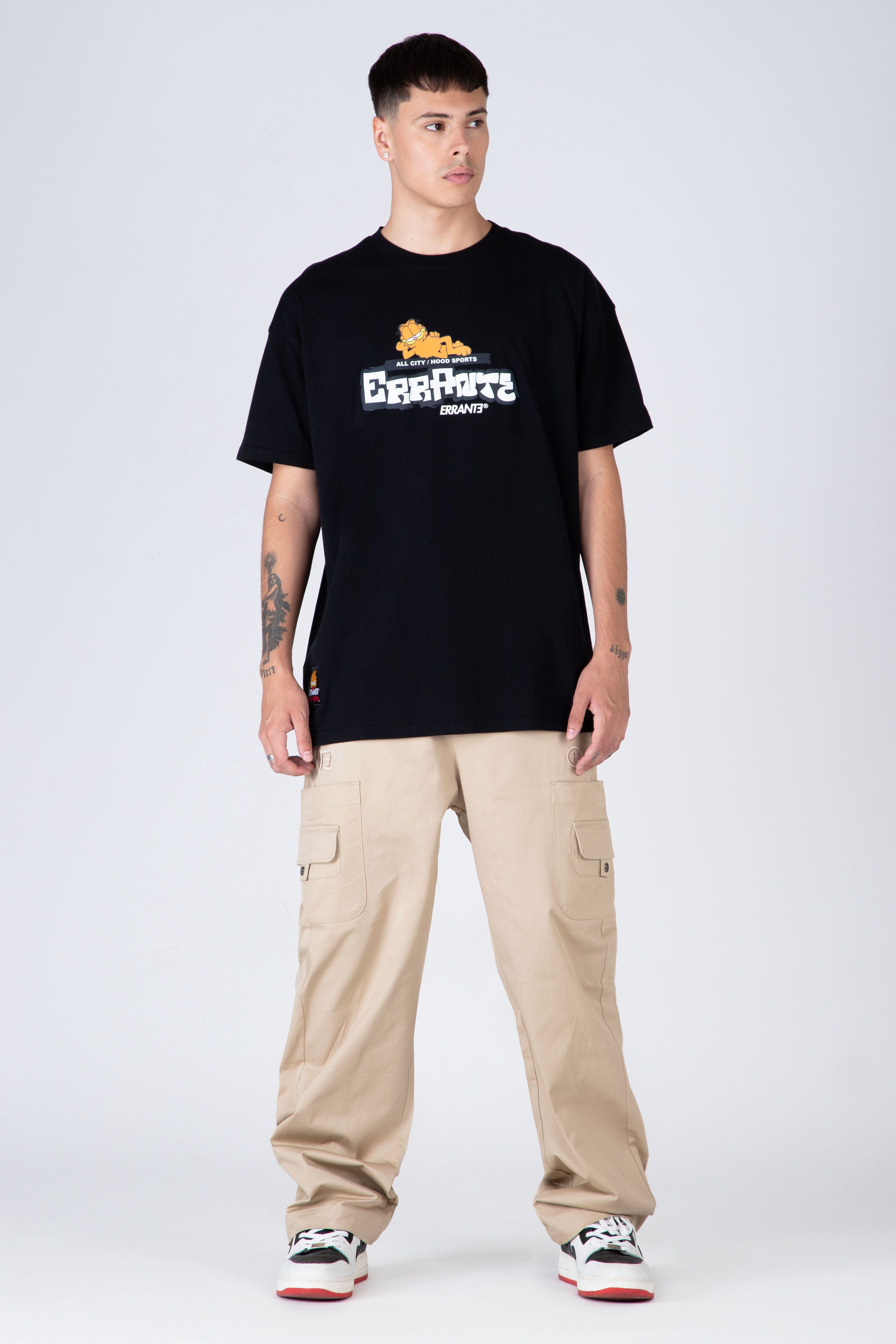 Polera M/C Garfield Cat World Negro ERRANTE