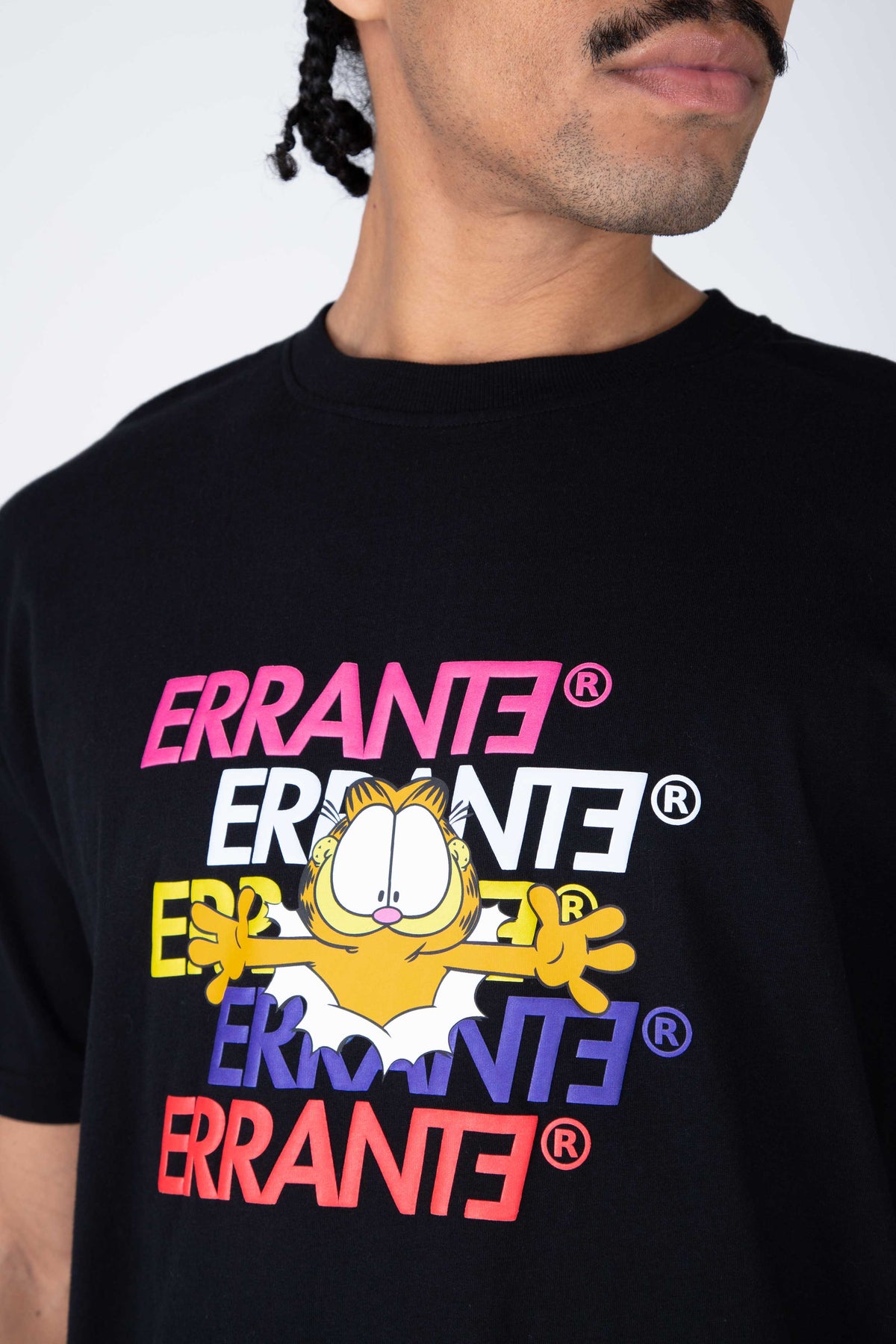 Polera M/C Garfield Hug Me Negro ERRANTE