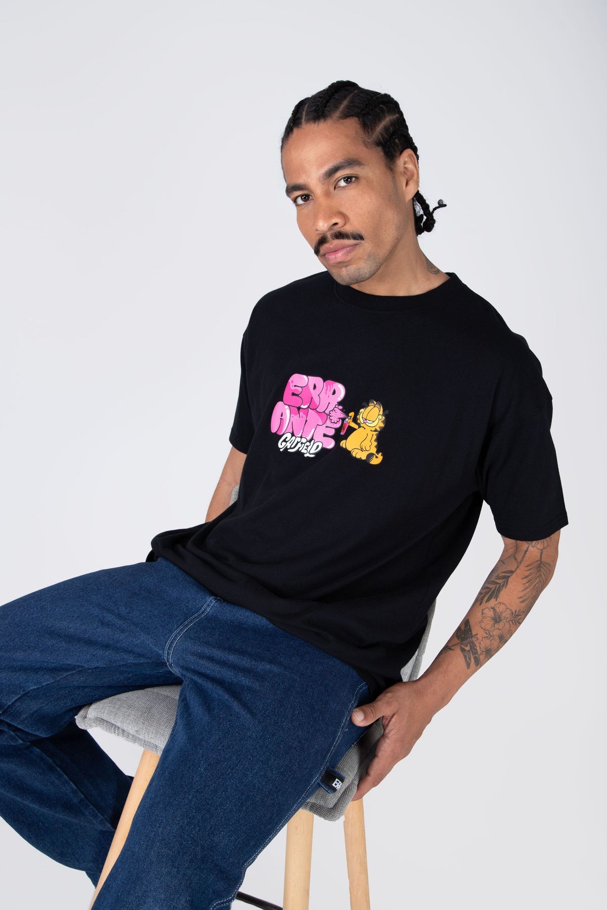 Polera M/C Garfield Innocent Negro ERRANTE