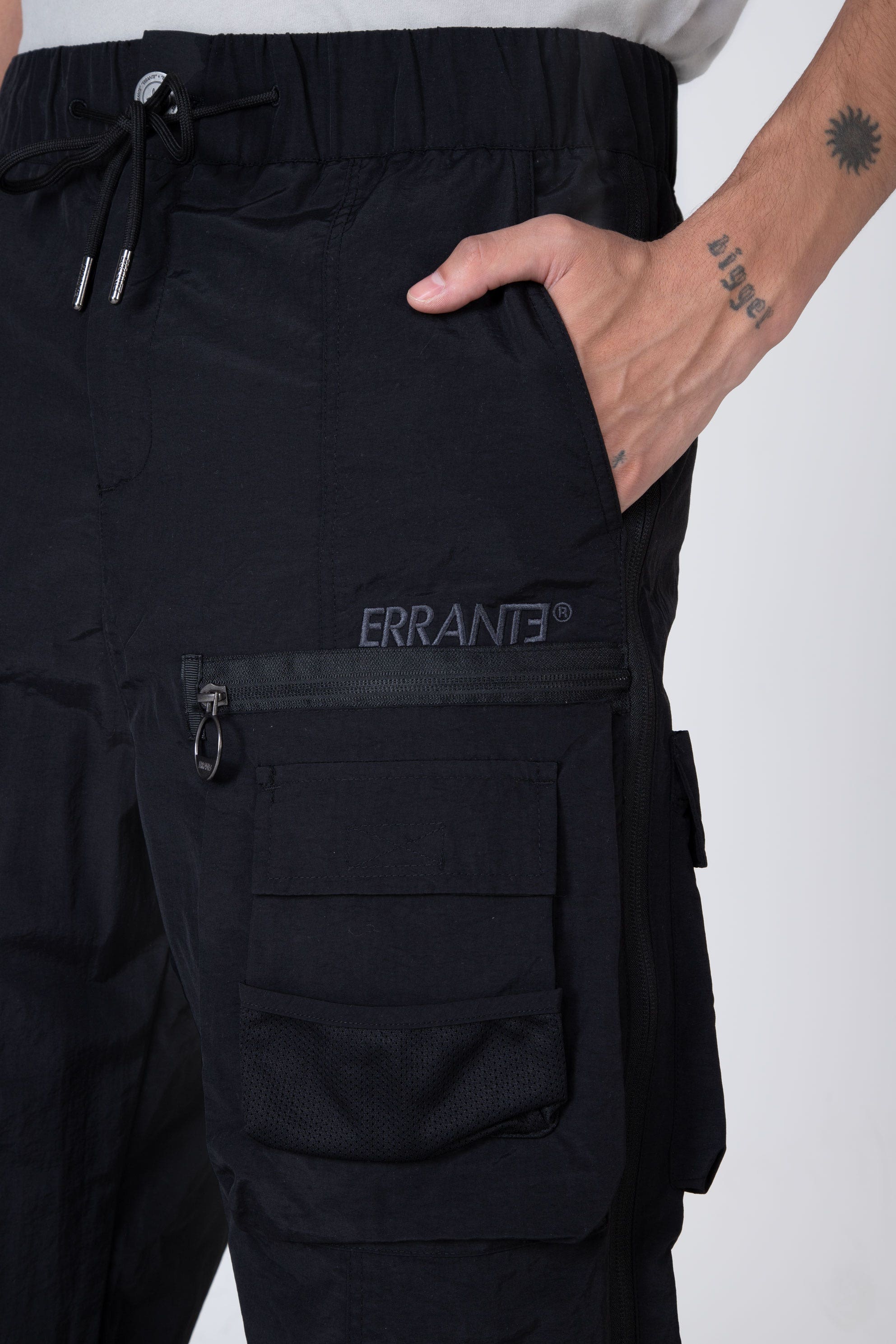 Pantalon Cargo Graff Y Mesh Negro ERRANTE