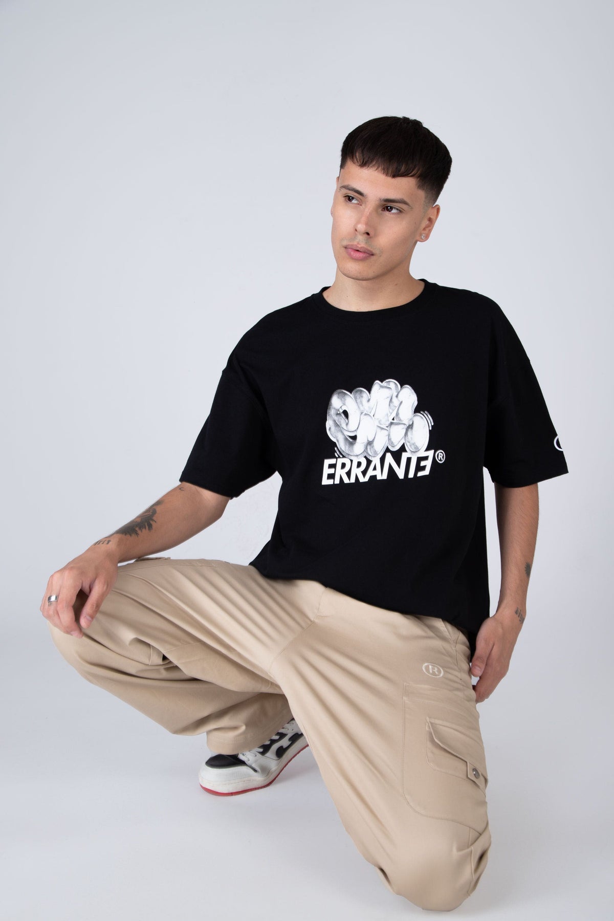 Polera Manga Corta Marble Negro ERRANTE