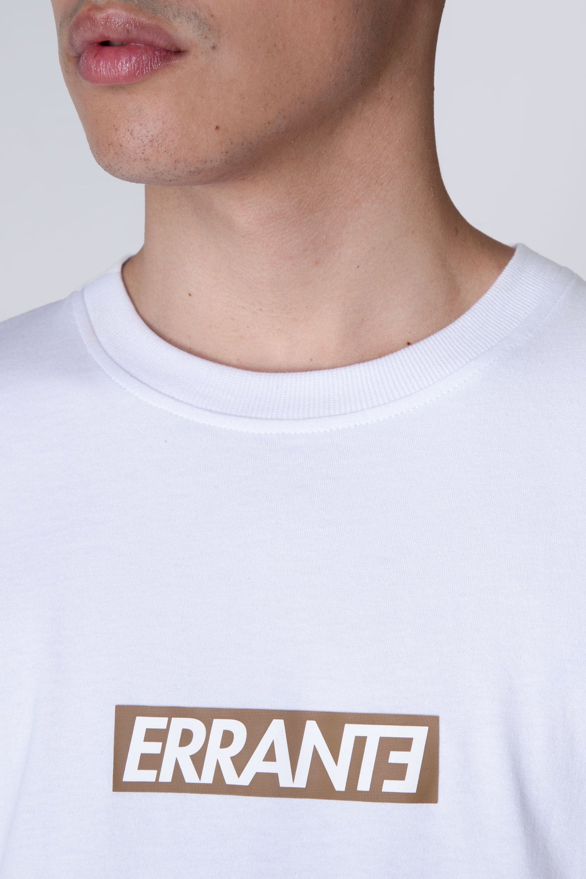 Polera Manga Corta Bare Minimun Blanco ERRANTE