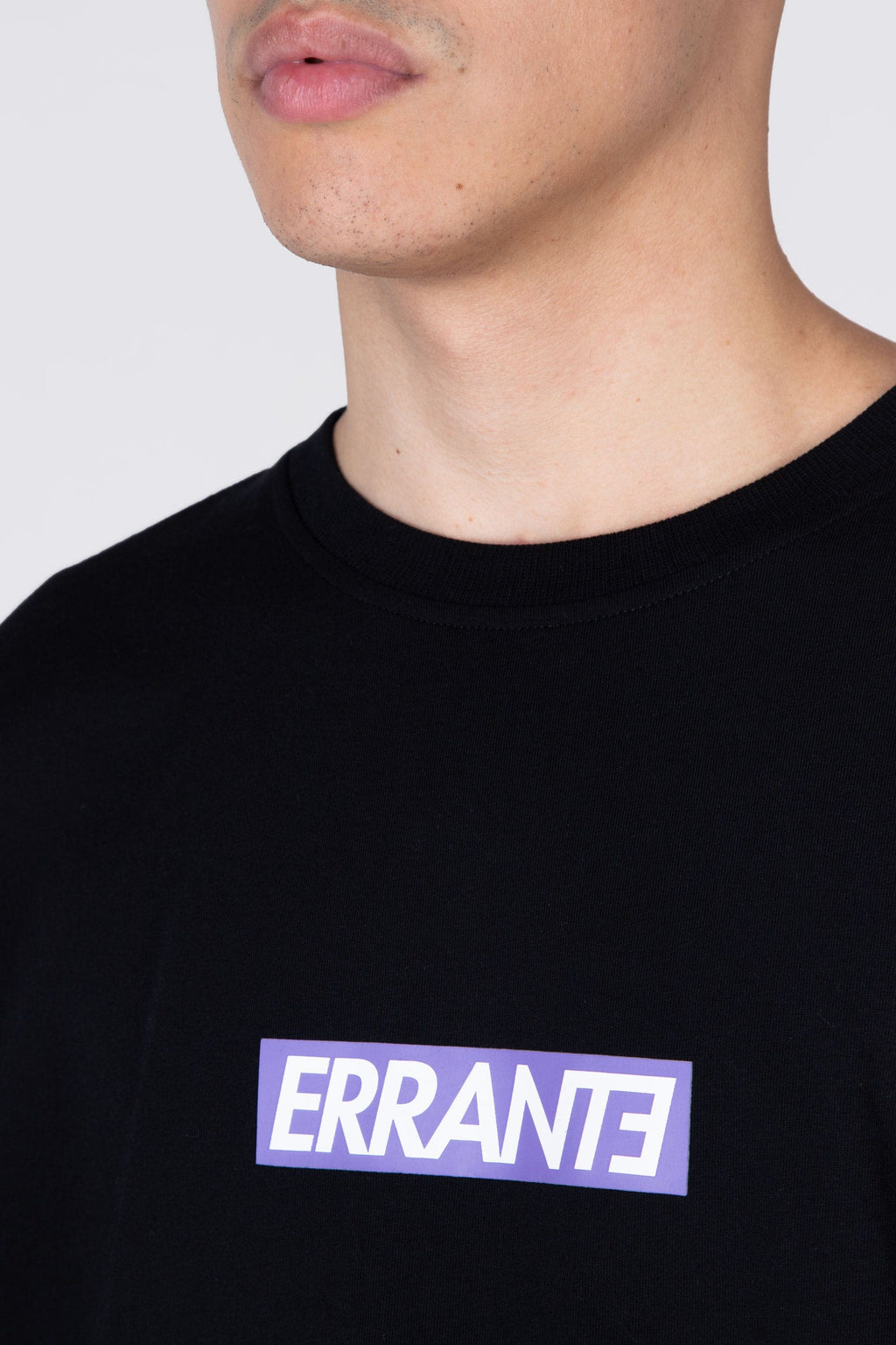 Polera Manga Corta Bare Minimun Negro ERRANTE