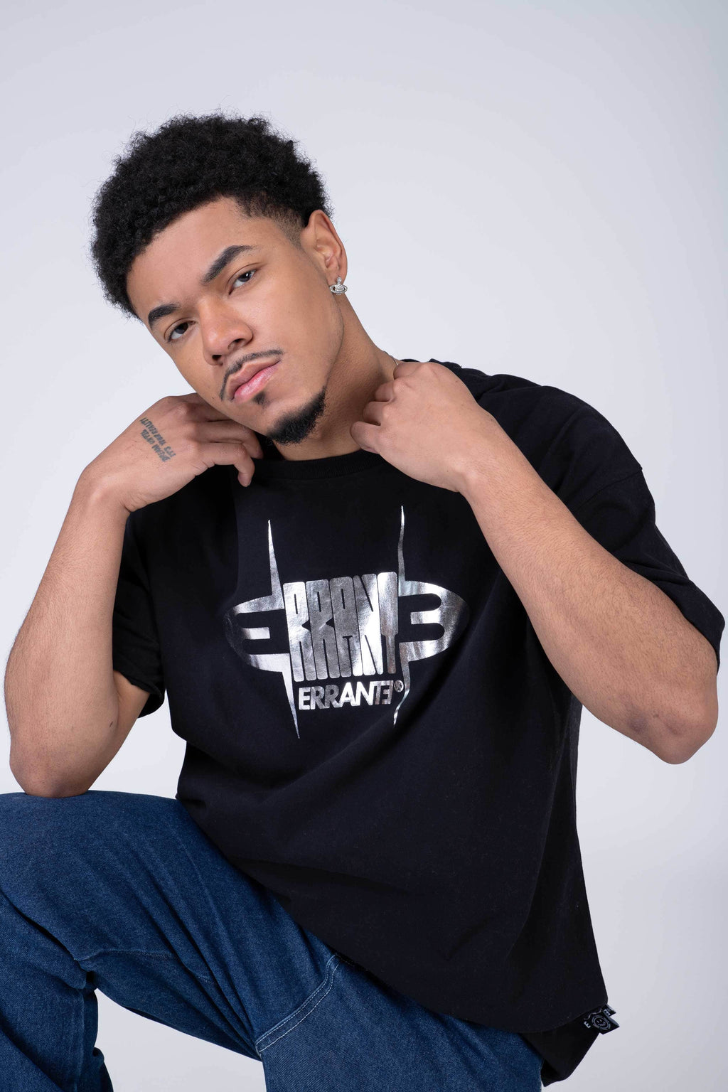 Polera Manga Corta Silvers Negro ERRANTE