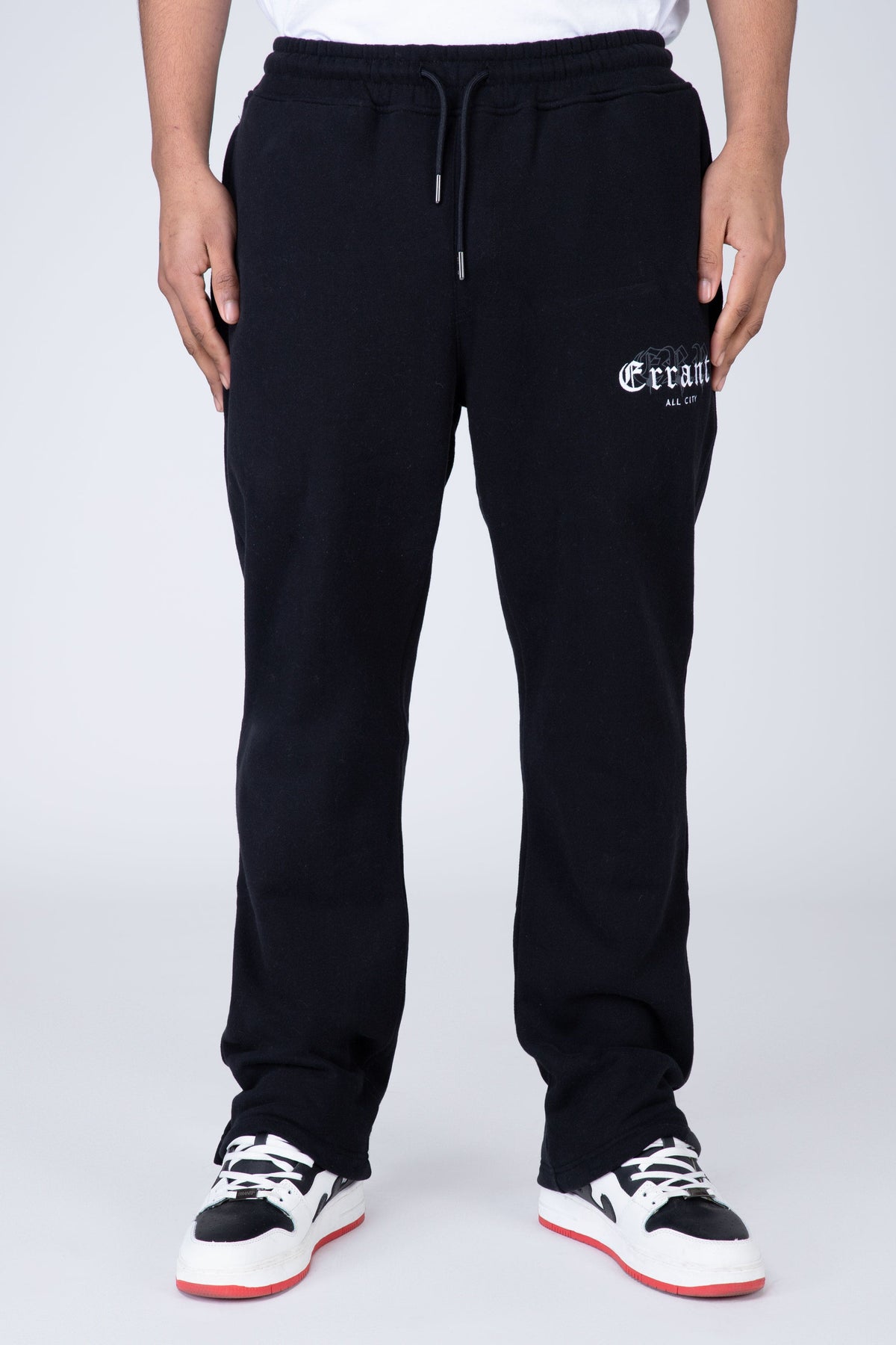 Jogger Regular Snaps Negro ERRANTE