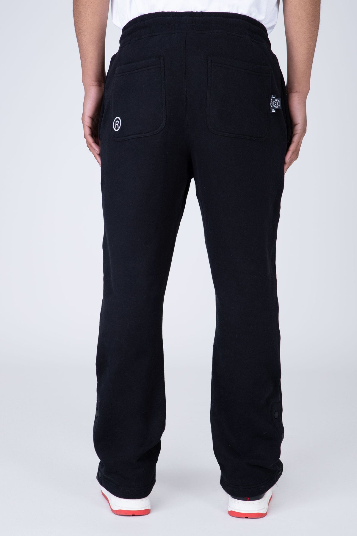 Jogger Regular Snaps Negro ERRANTE