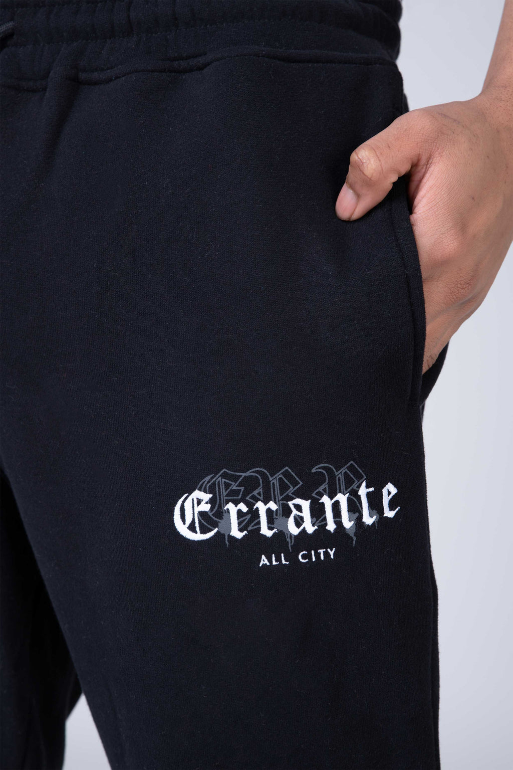 Jogger Regular Snaps Negro ERRANTE