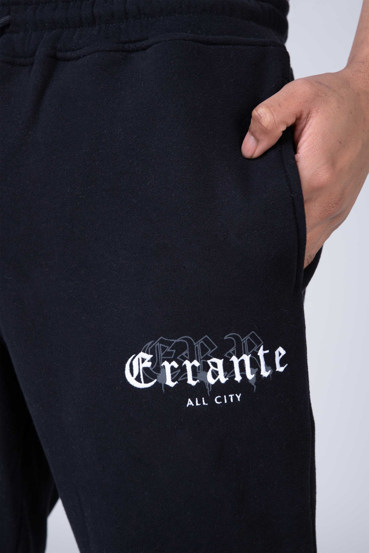 Jogger Regular Snaps Negro ERRANTE