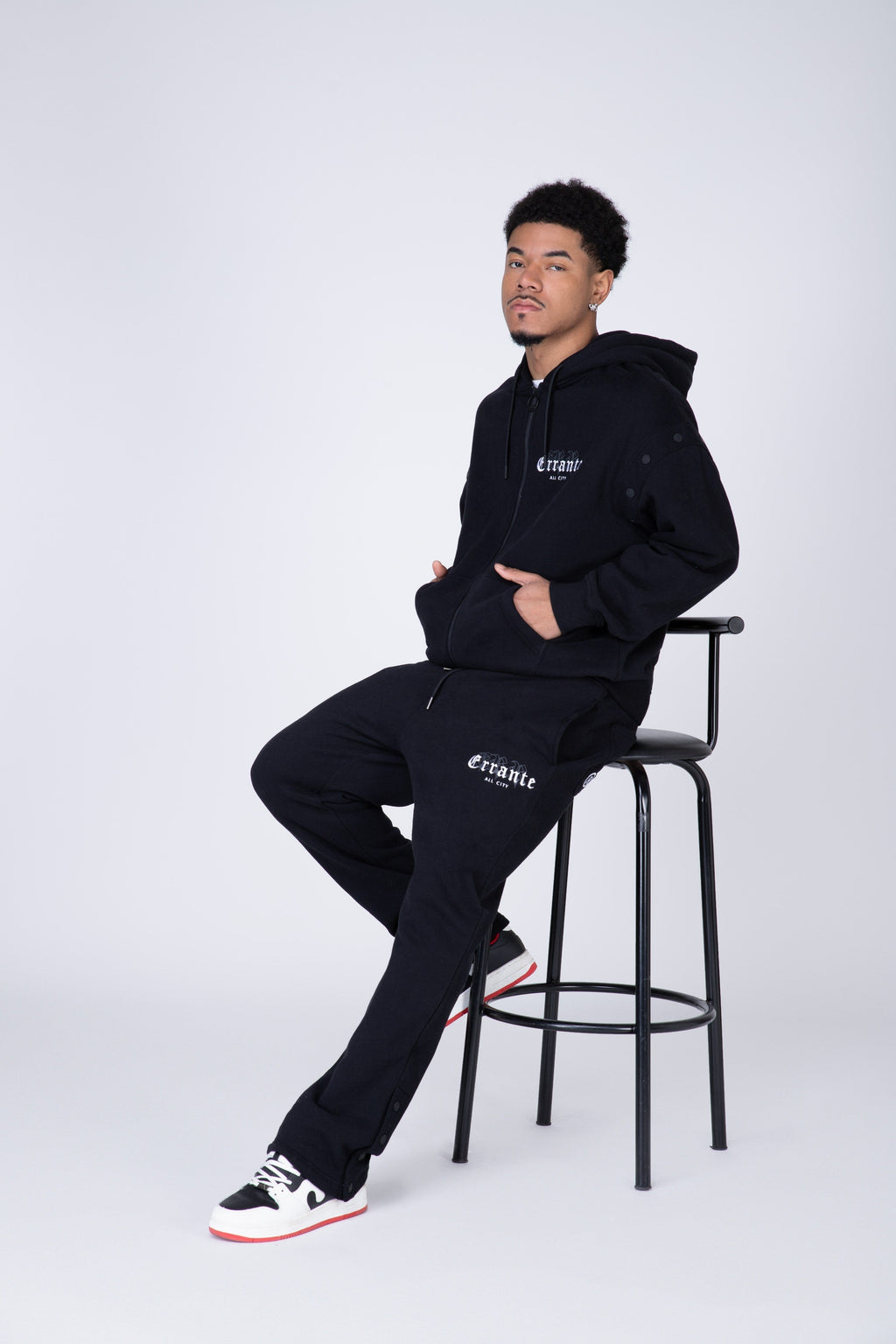 Jogger Regular Snaps Negro ERRANTE