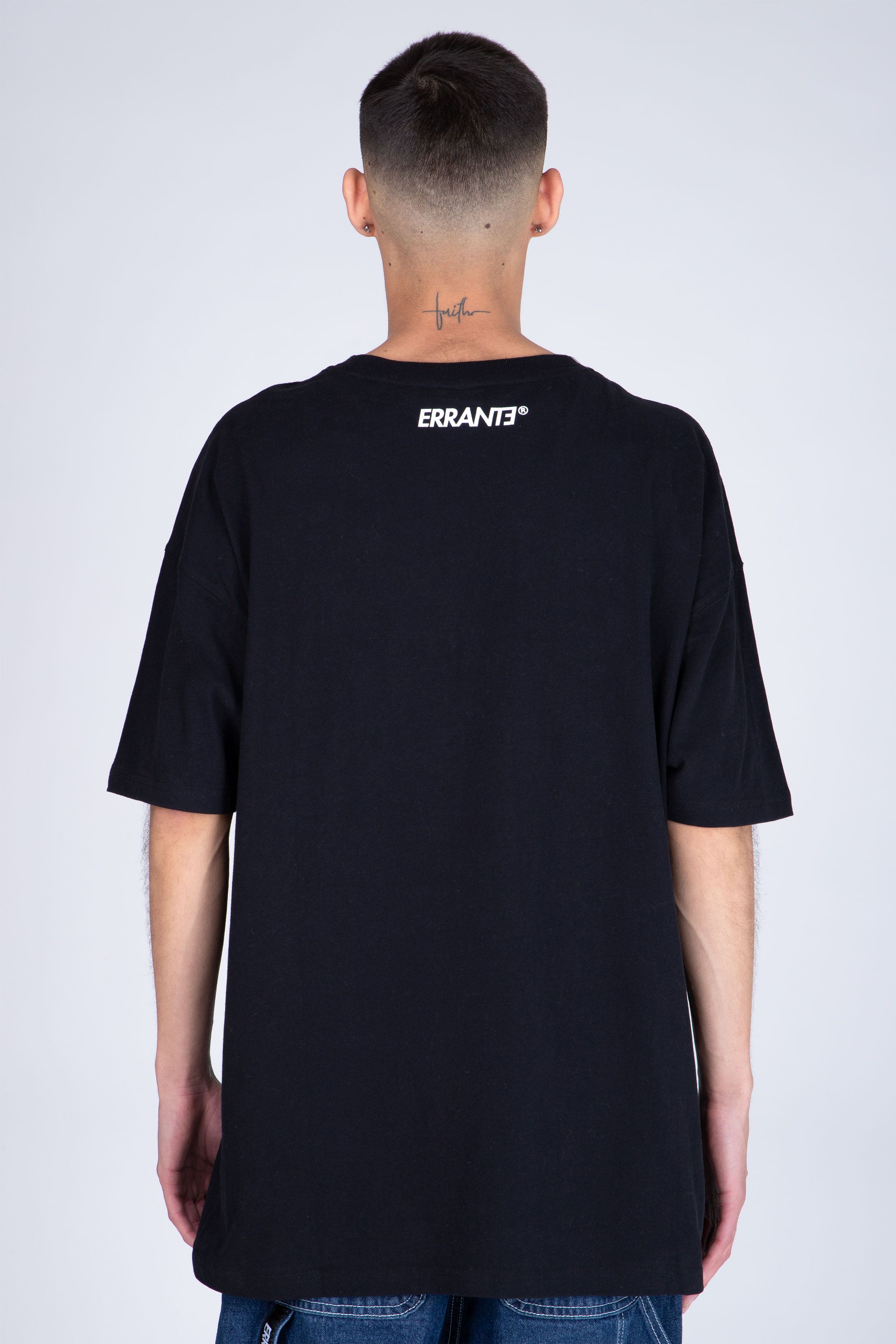 Polera Manga Corta Snaps Negro ERRANTE