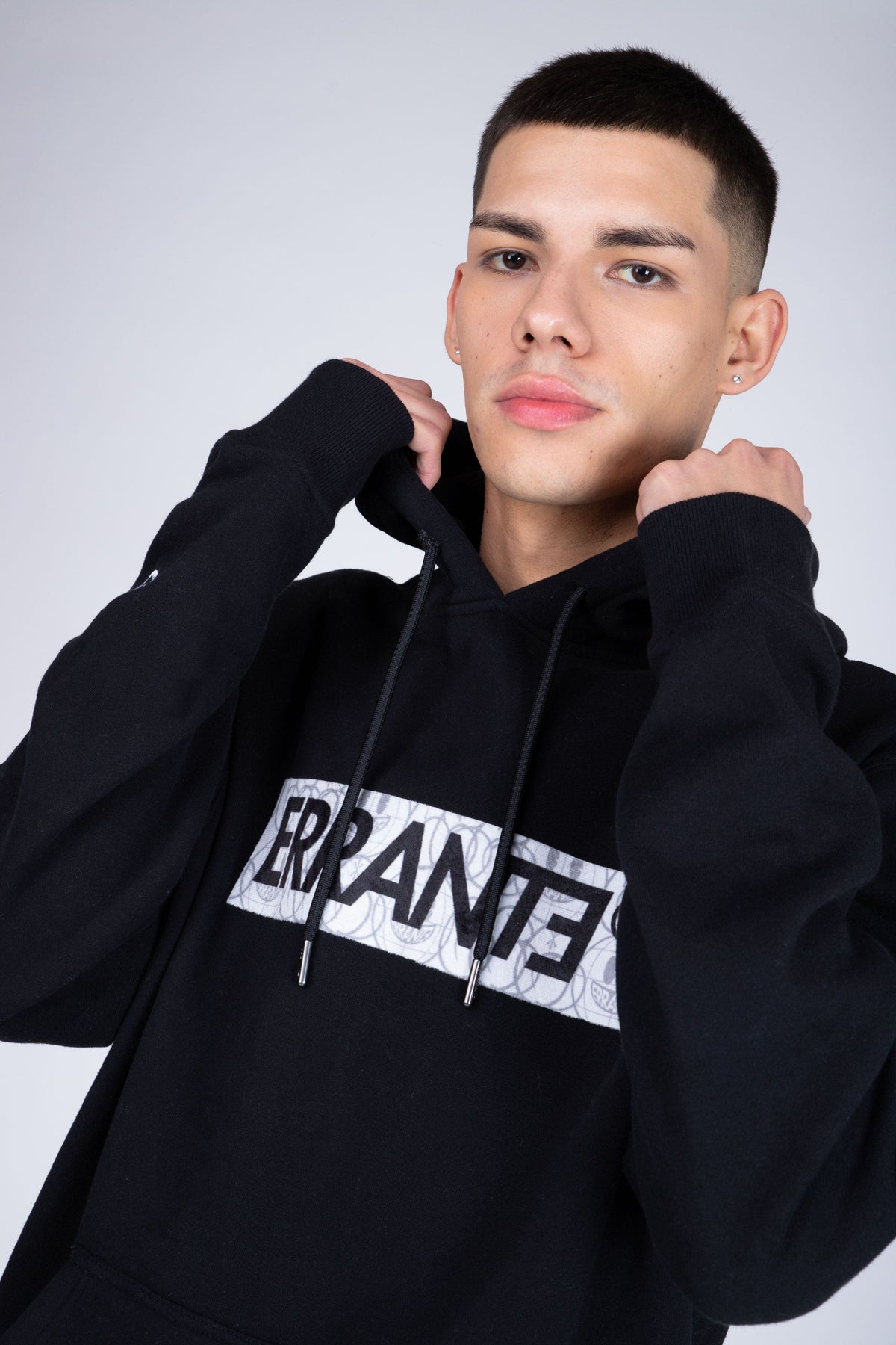 Poleron Hood Box Negro ERRANTE