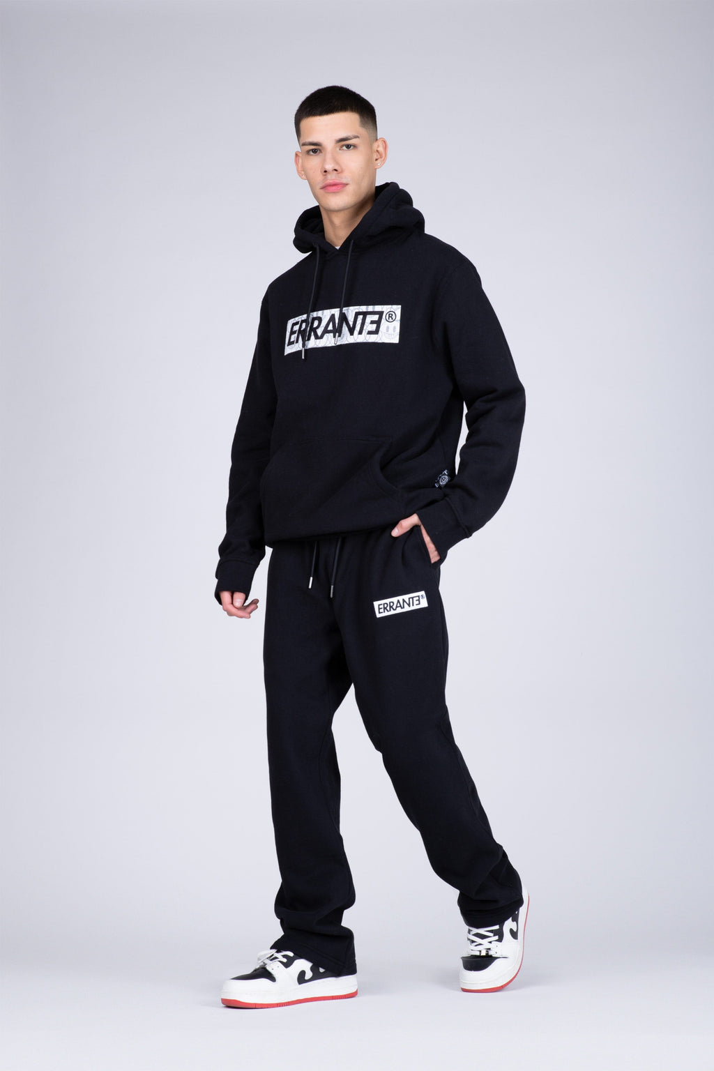 Jogger Regular Box Negro ERRANTE
