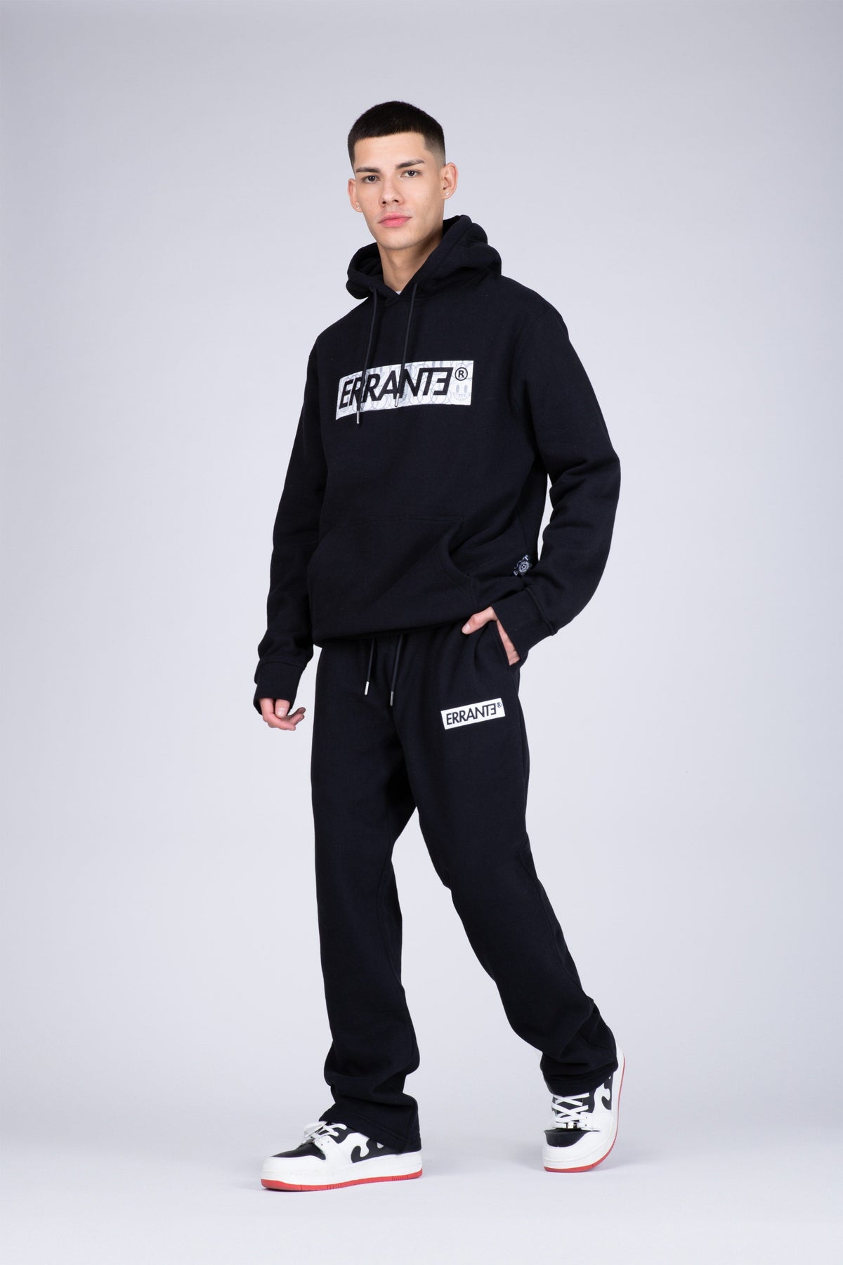 Jogger Regular Box Negro ERRANTE