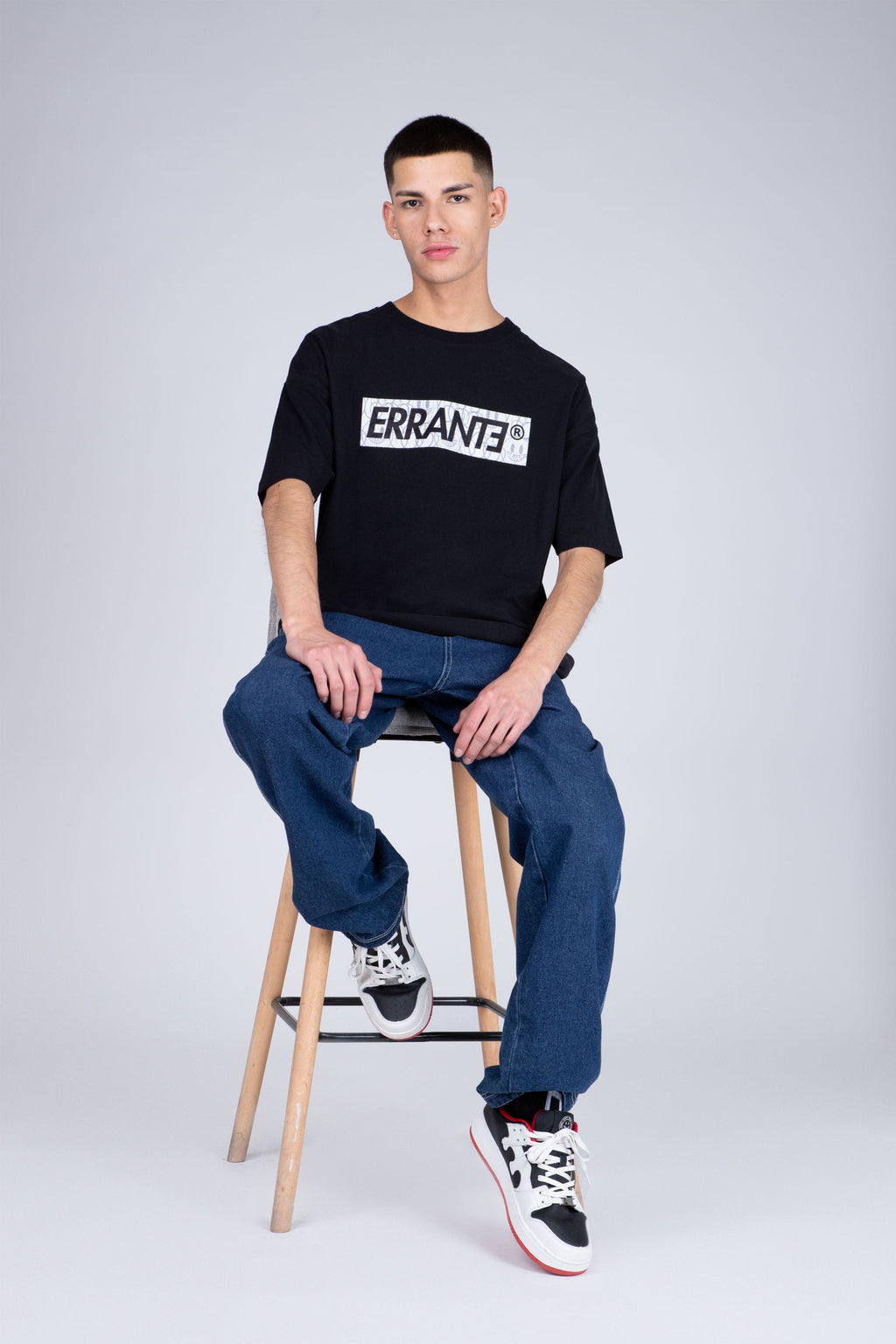 Polera Manga Corta Box Negro ERRANTE