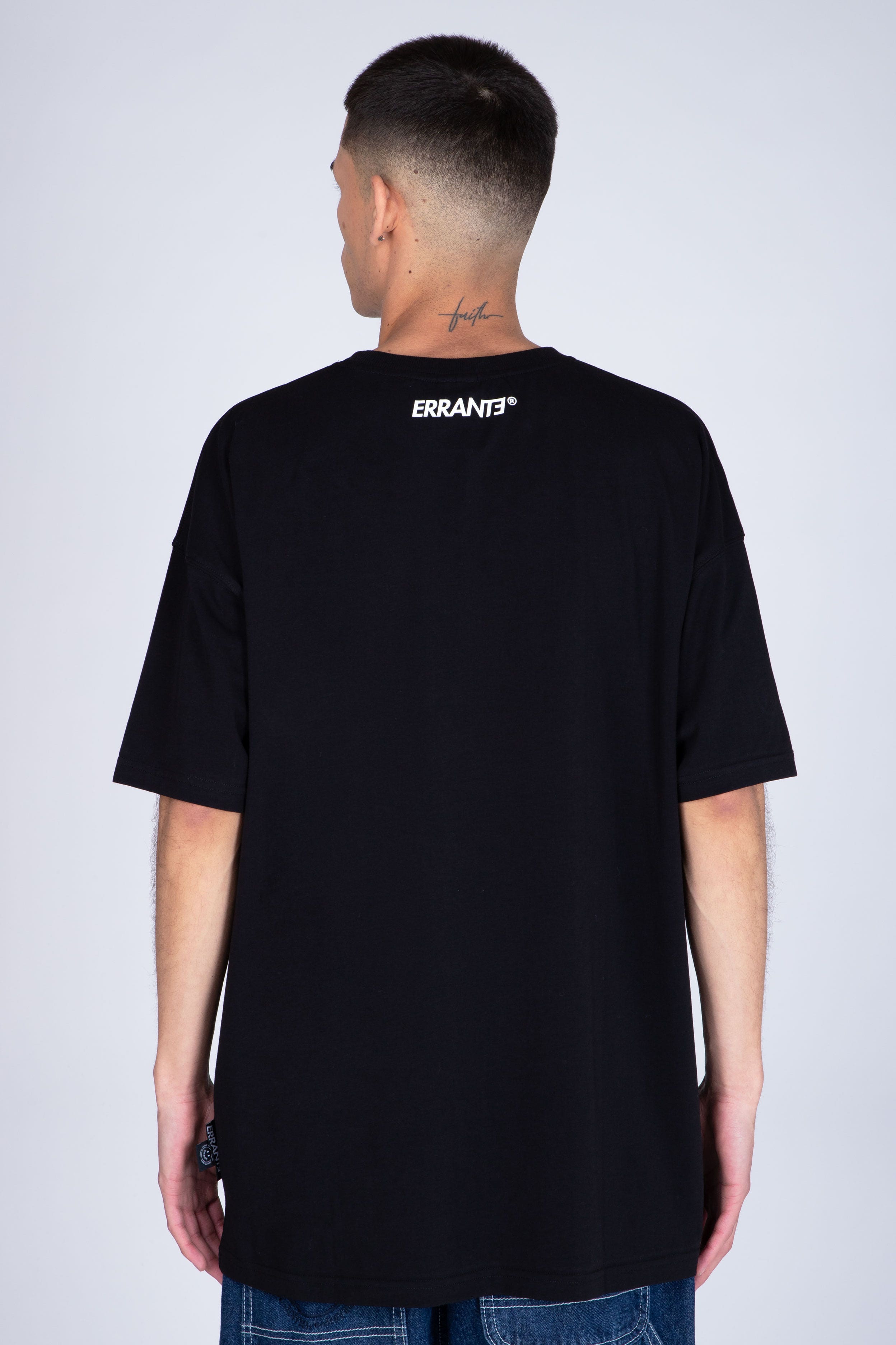 Polera Manga Corta Game On Negro ERRANTE