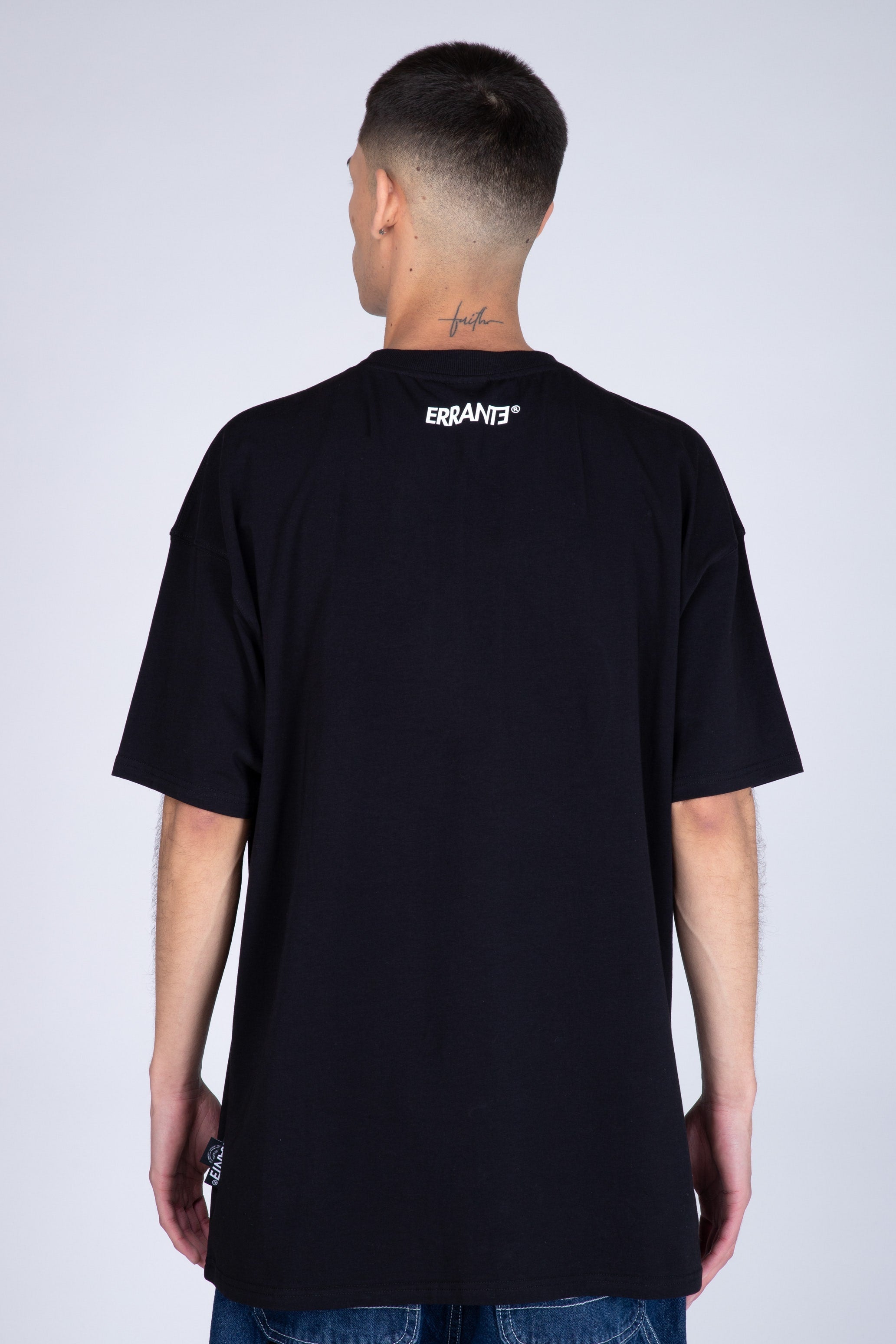 Polera Manga Corta Surprise Negro ERRANTE