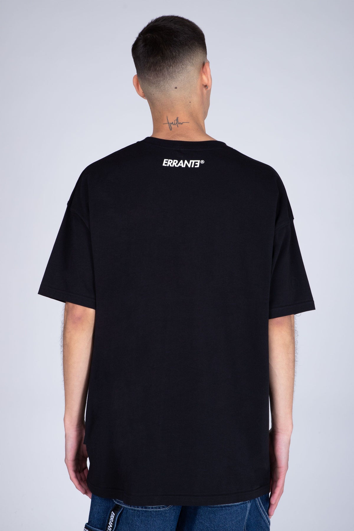 Polera Manga Corta Restless Negro ERRANTE