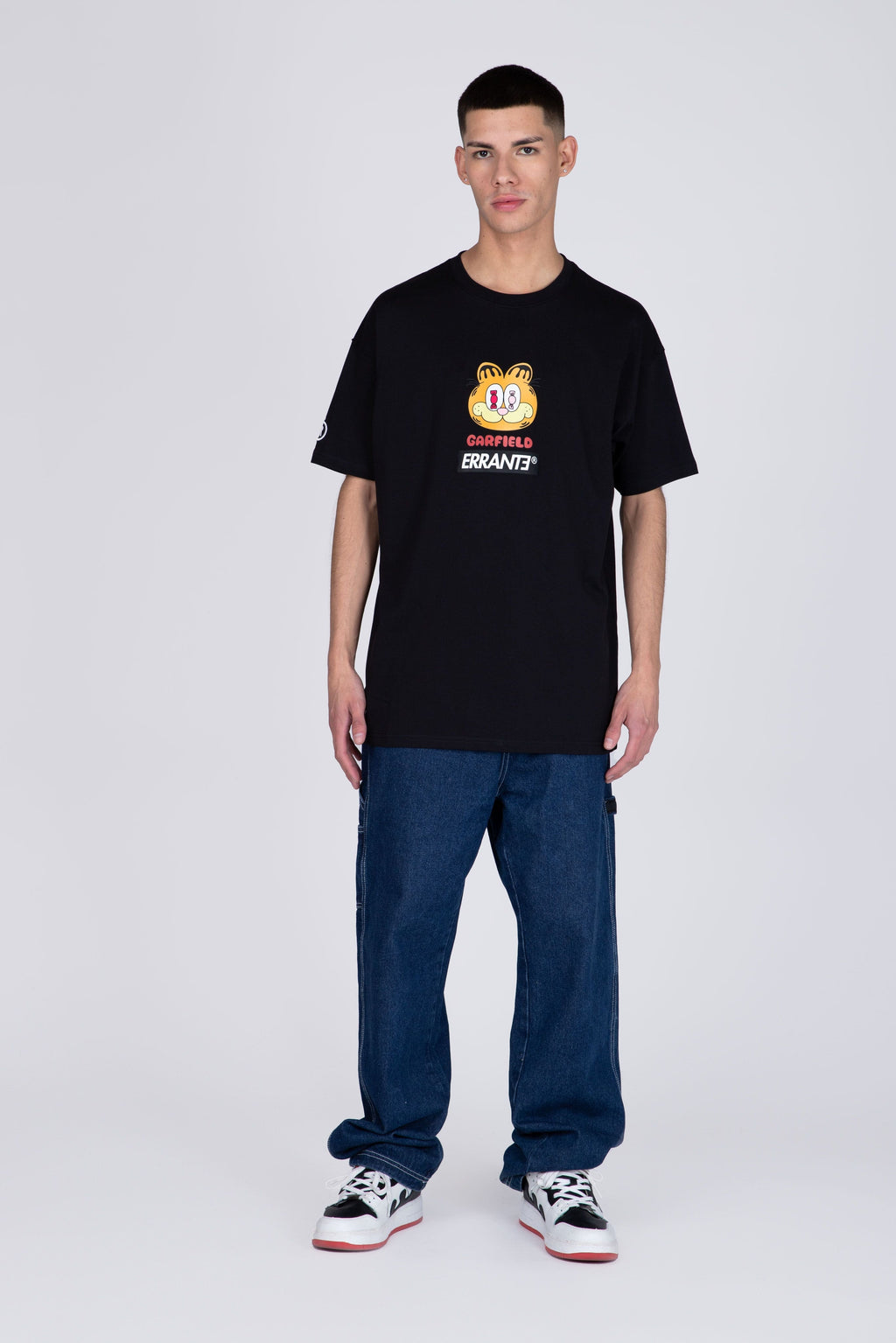 Polera Manga Corta Garfield Doodles Food Negro ERRANTE