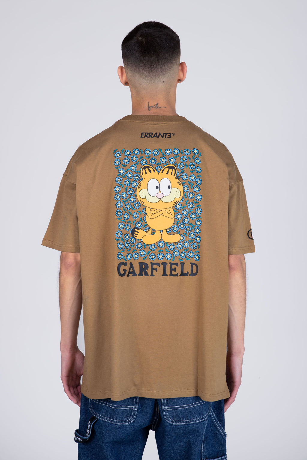 Polera Manga Corta Garfield Flourish Beige ERRANTE