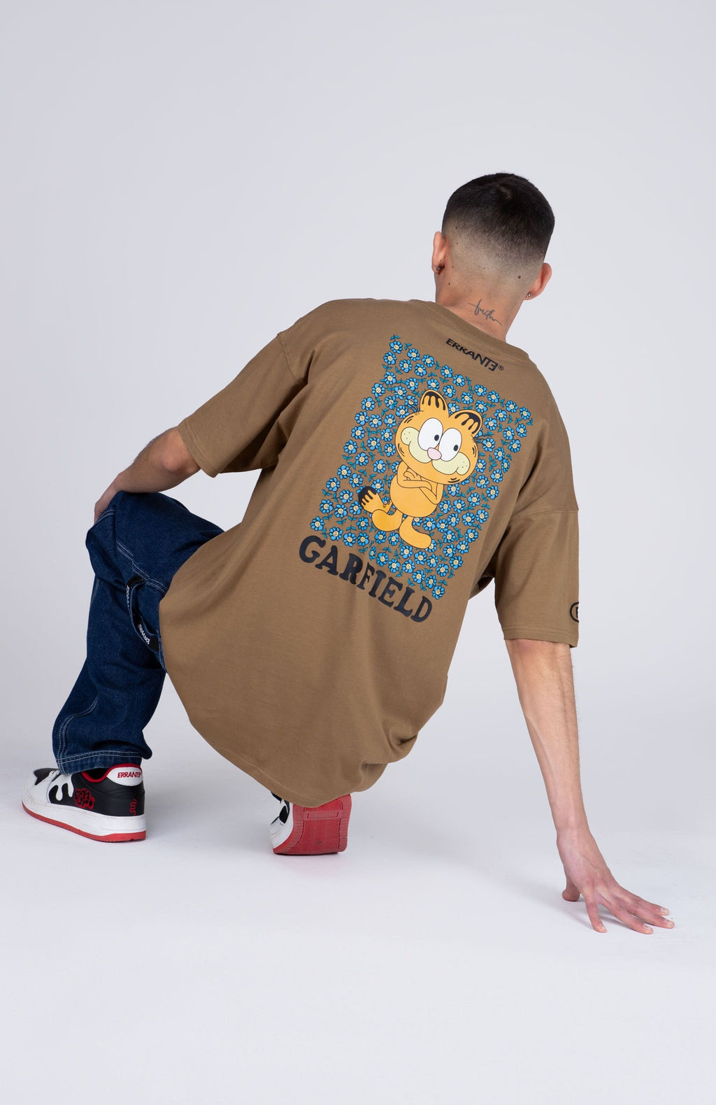 Polera Manga Corta Garfield Flourish Beige ERRANTE