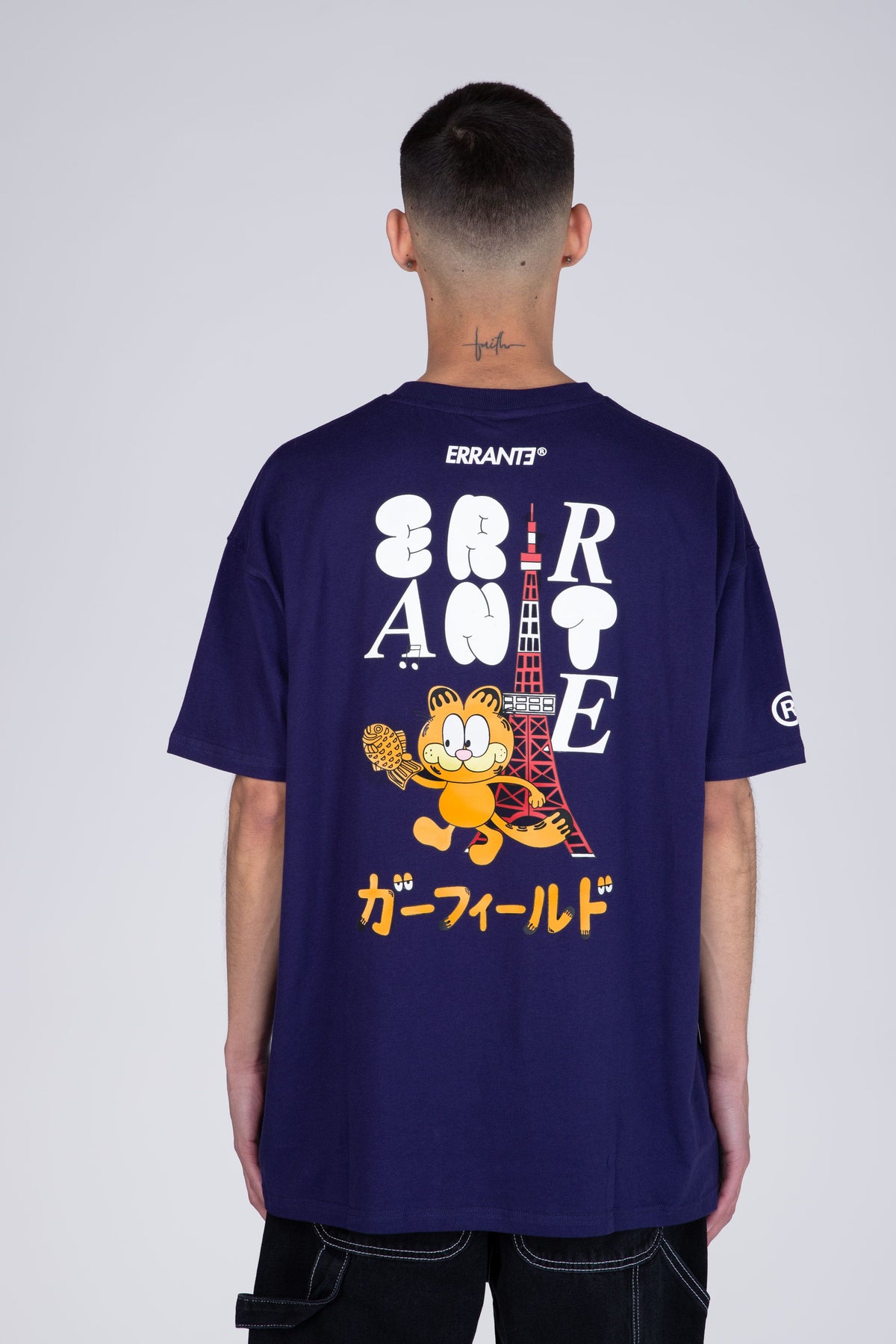 Polera Manga Corta Garfield Doodles Tower Morado ERRANTE