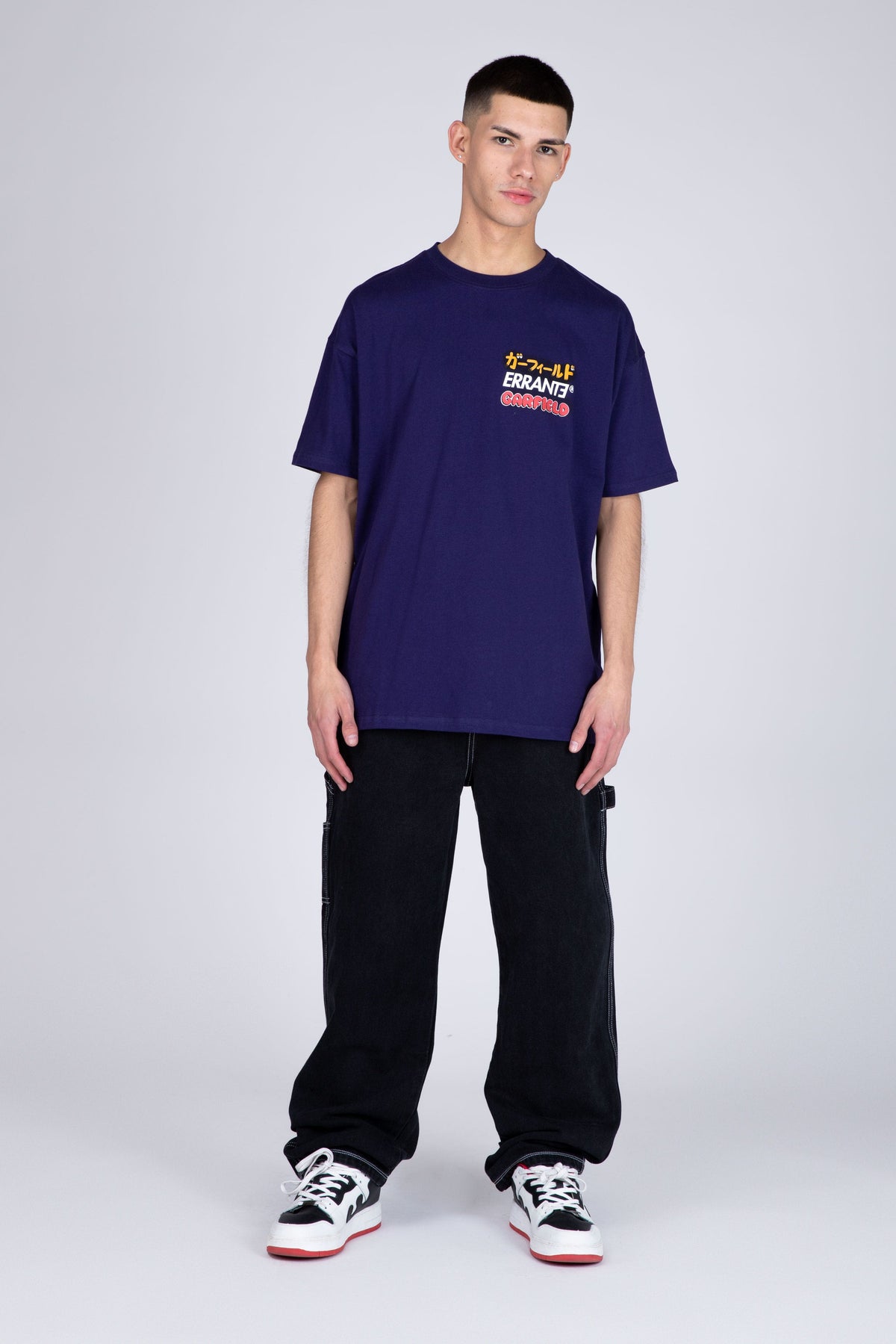 Polera Manga Corta Garfield Doodles Tower Morado ERRANTE