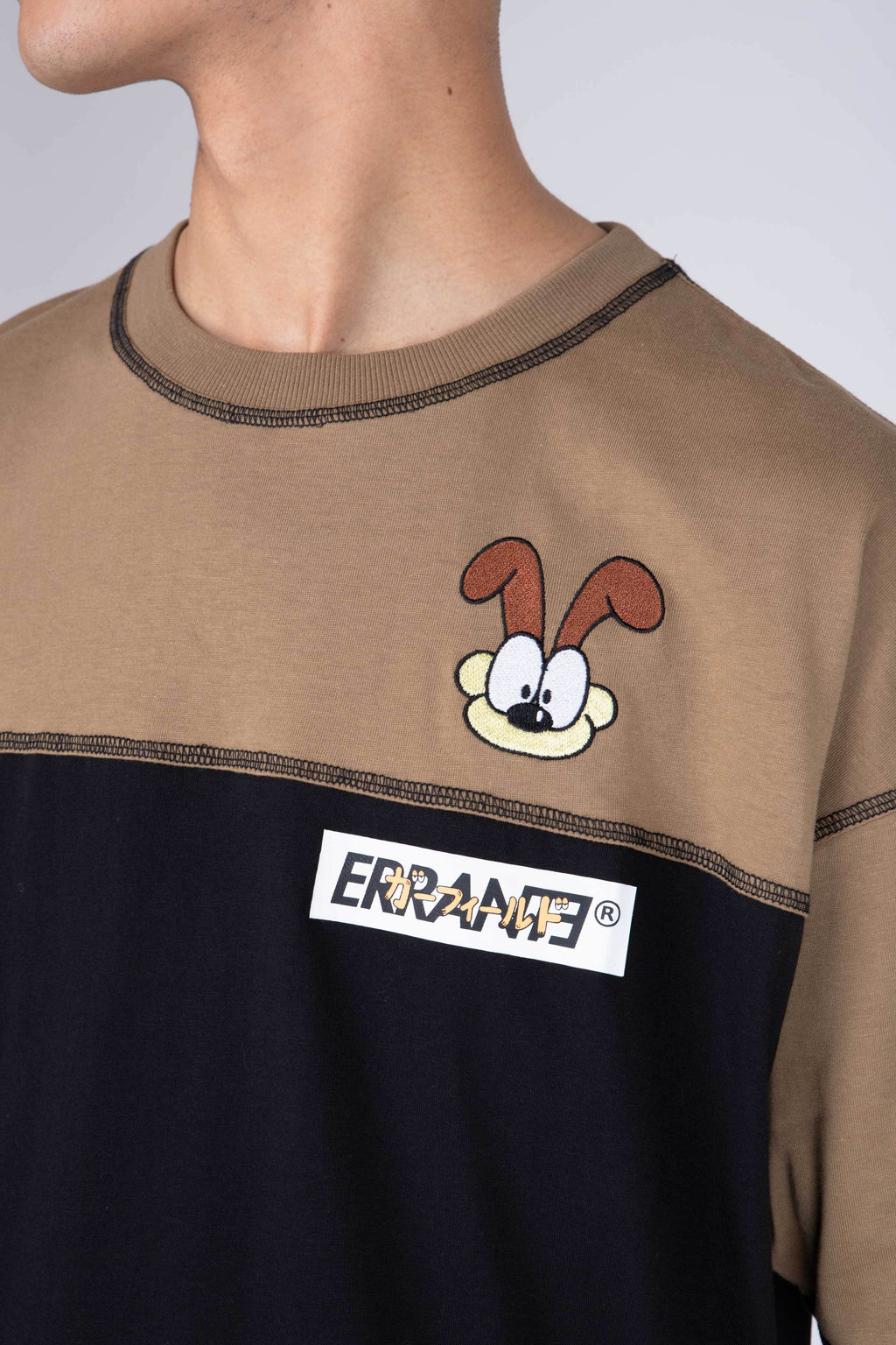 Polera Manga Corta Garfield Scripture Beige ERRANTE