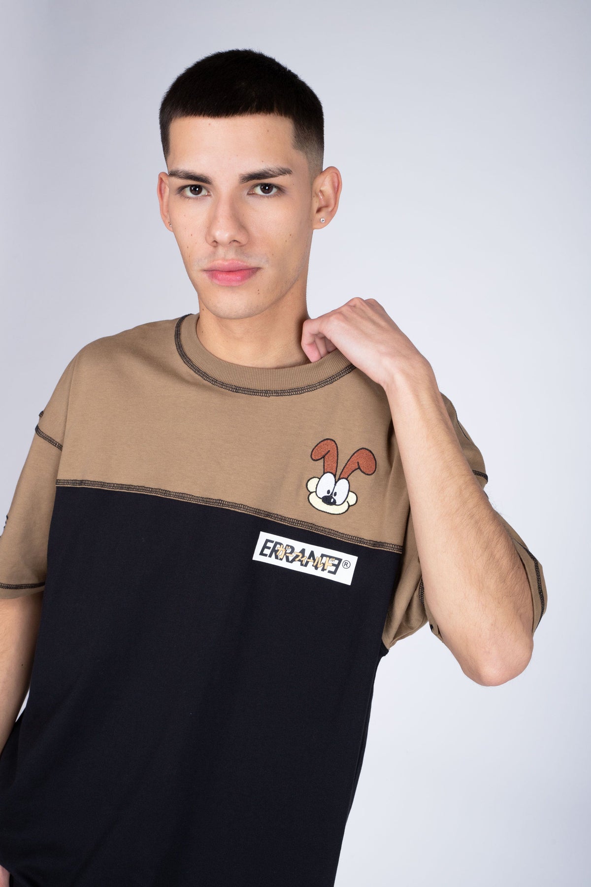 Polera Manga Corta Garfield Scripture Beige ERRANTE