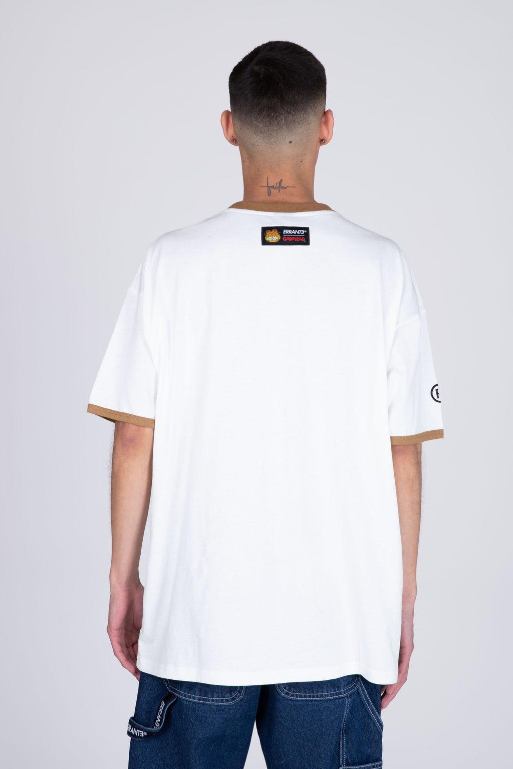 Polera Manga Corta Garfield Idle Beige ERRANTE