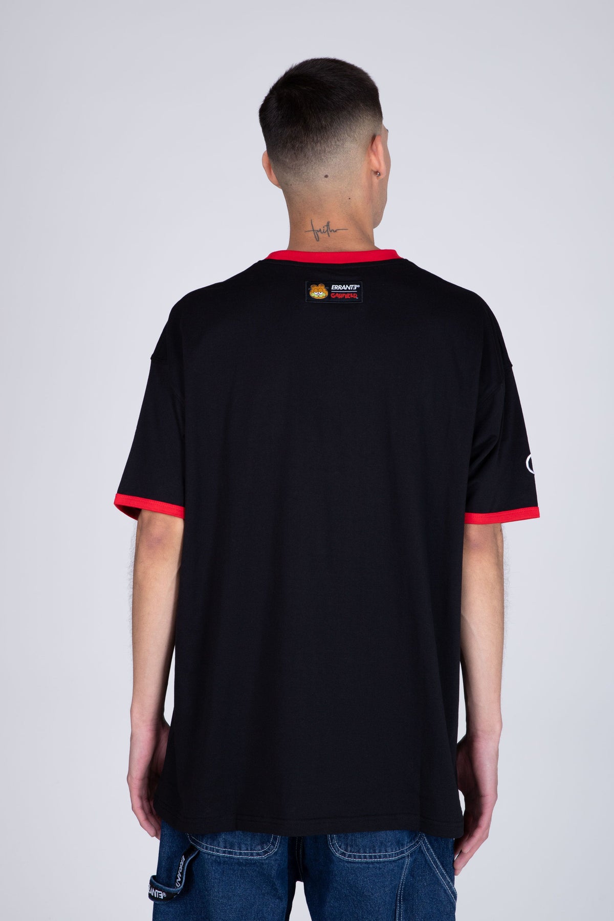 Polera Manga Corta Garfield Idle Negro ERRANTE