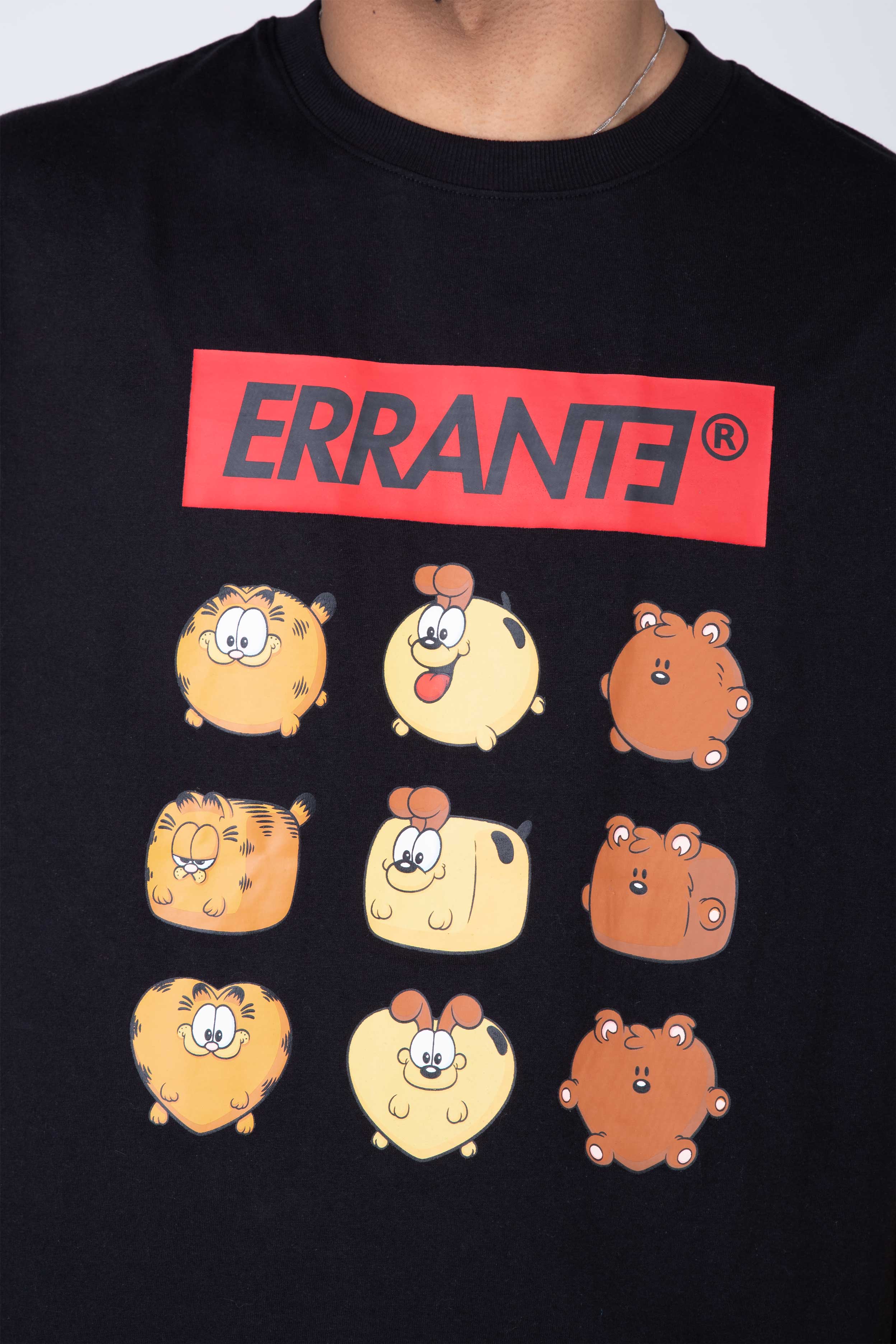 Polera Manga Corta Garfield Stuffed Negro ERRANTE