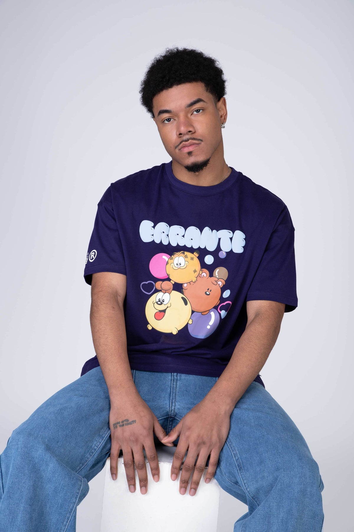 Polera Manga Corta Garfield Positivity Morado ERRANTE