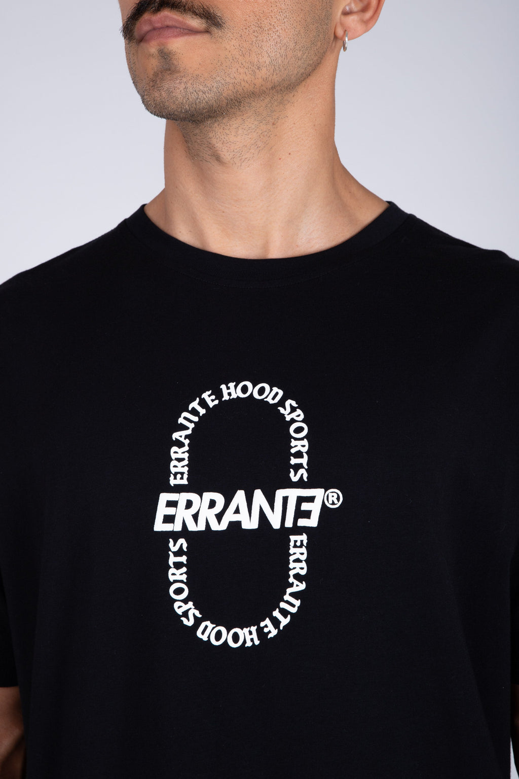 Polera Manga Corta Arch Negro ERRANTE