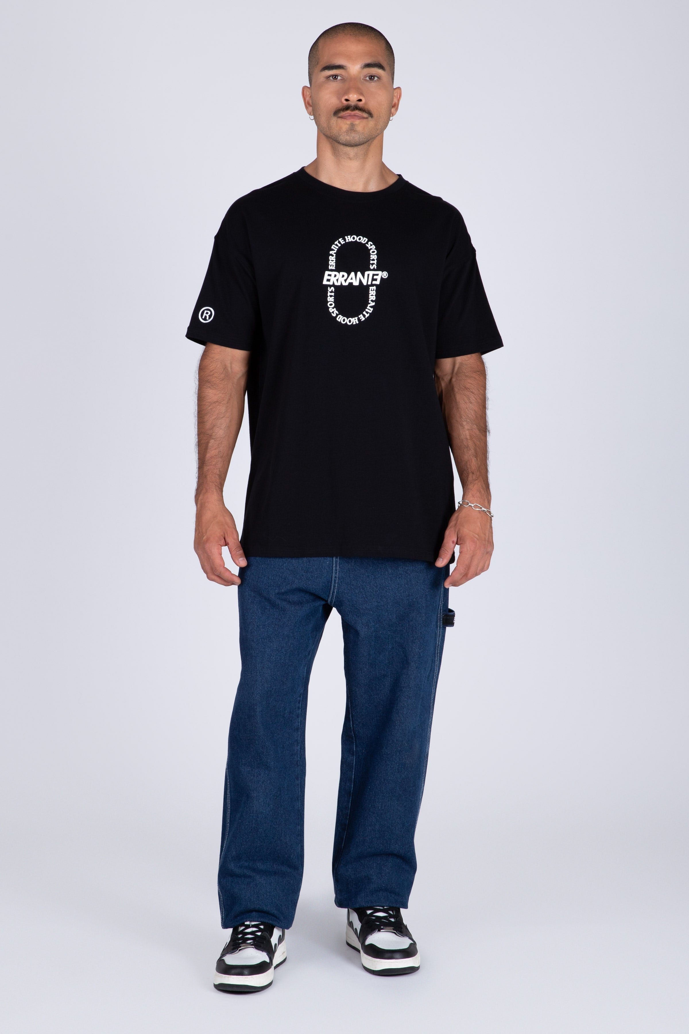 Polera Manga Corta Arch Negro ERRANTE